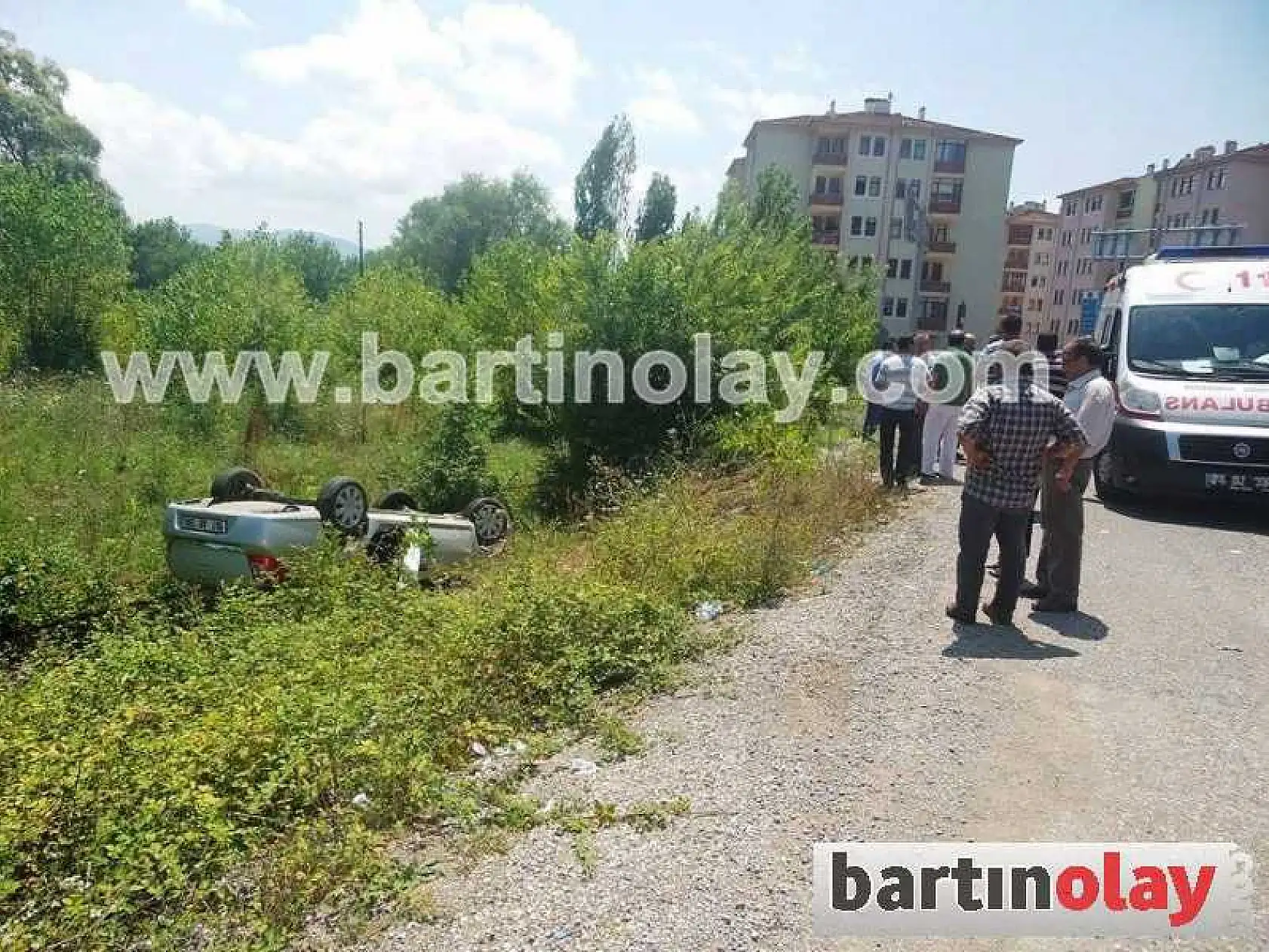 TAKLA ATAN OTOMOBİL ŞARAMPOLE UÇTU