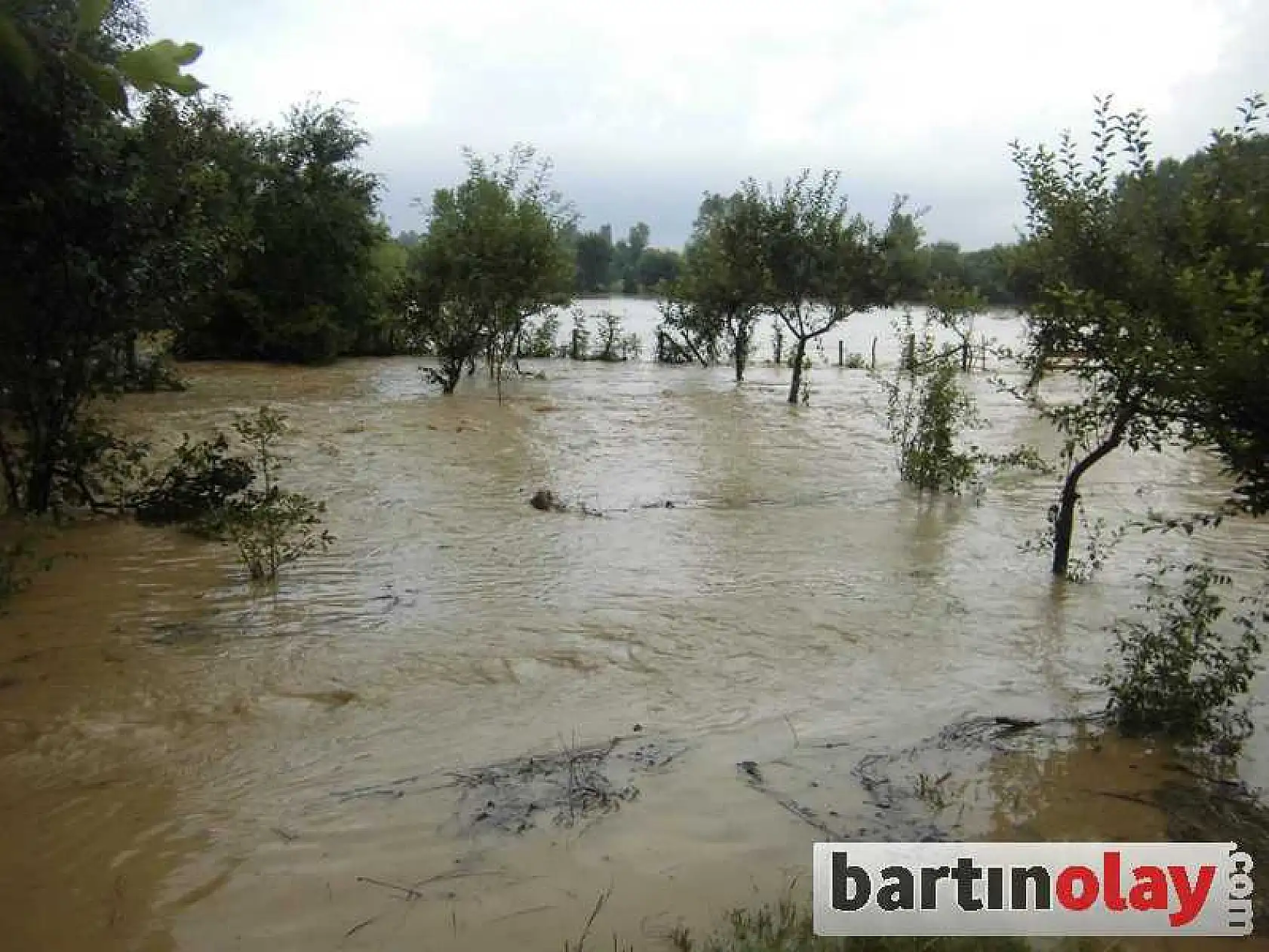 BARTIN'DA EV VE İŞYERLERİ SU ALTINDA KALDI