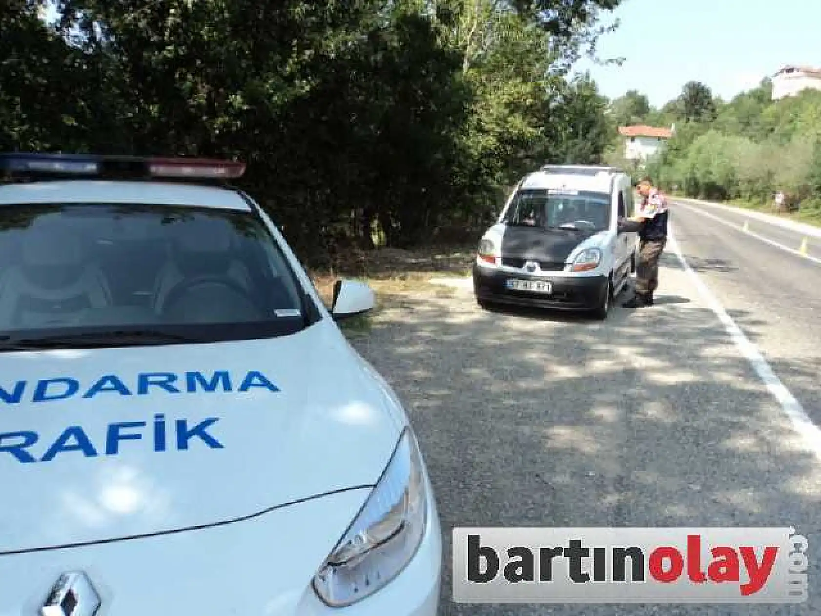 SAHİLLERDE TRAFİK FELÇ OLDU