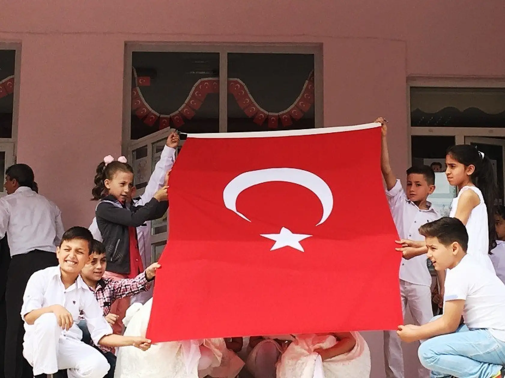 Ahmetler İlkokulunda 23 Nisan coşkusu