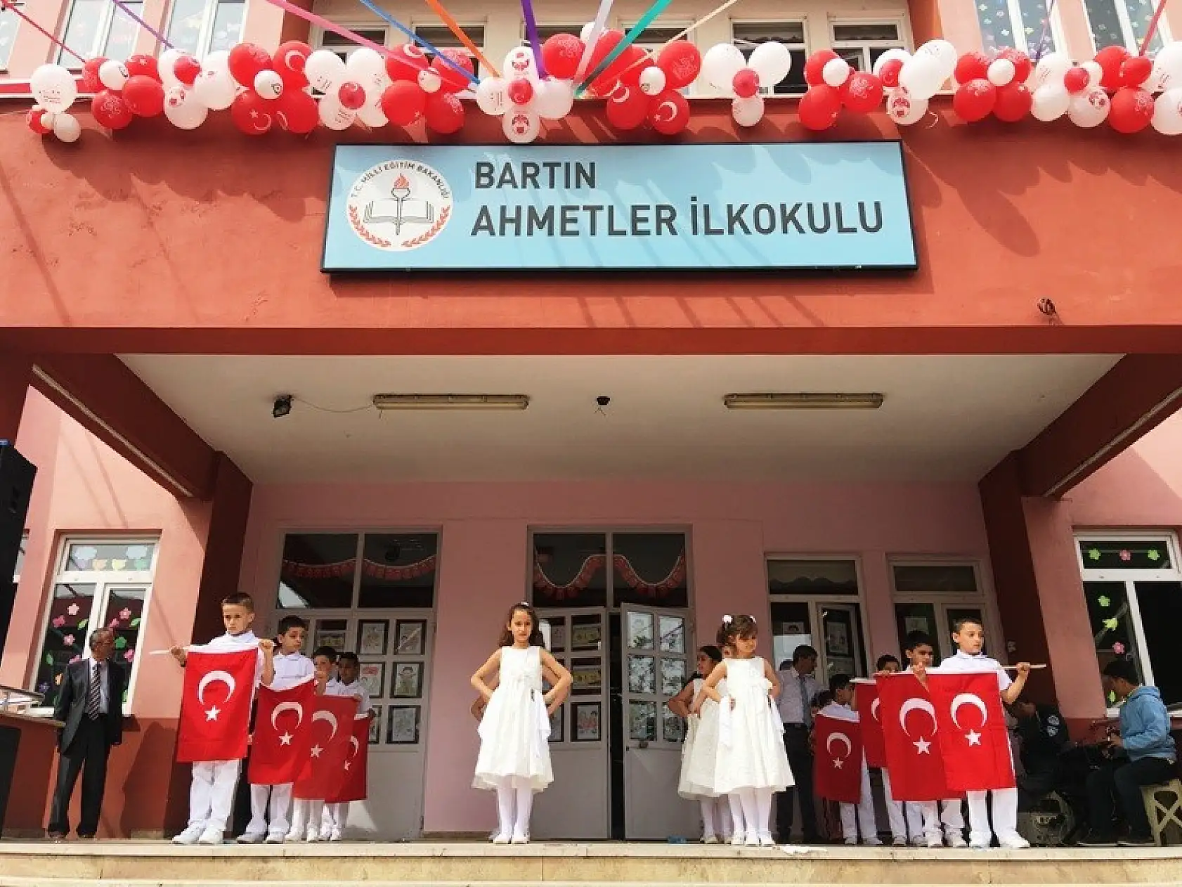 Ahmetler İlkokulunda 23 Nisan coşkusu