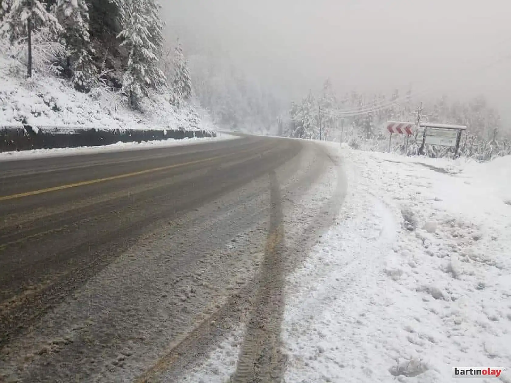Ahmetusta geçidinde kar etkili oluyor