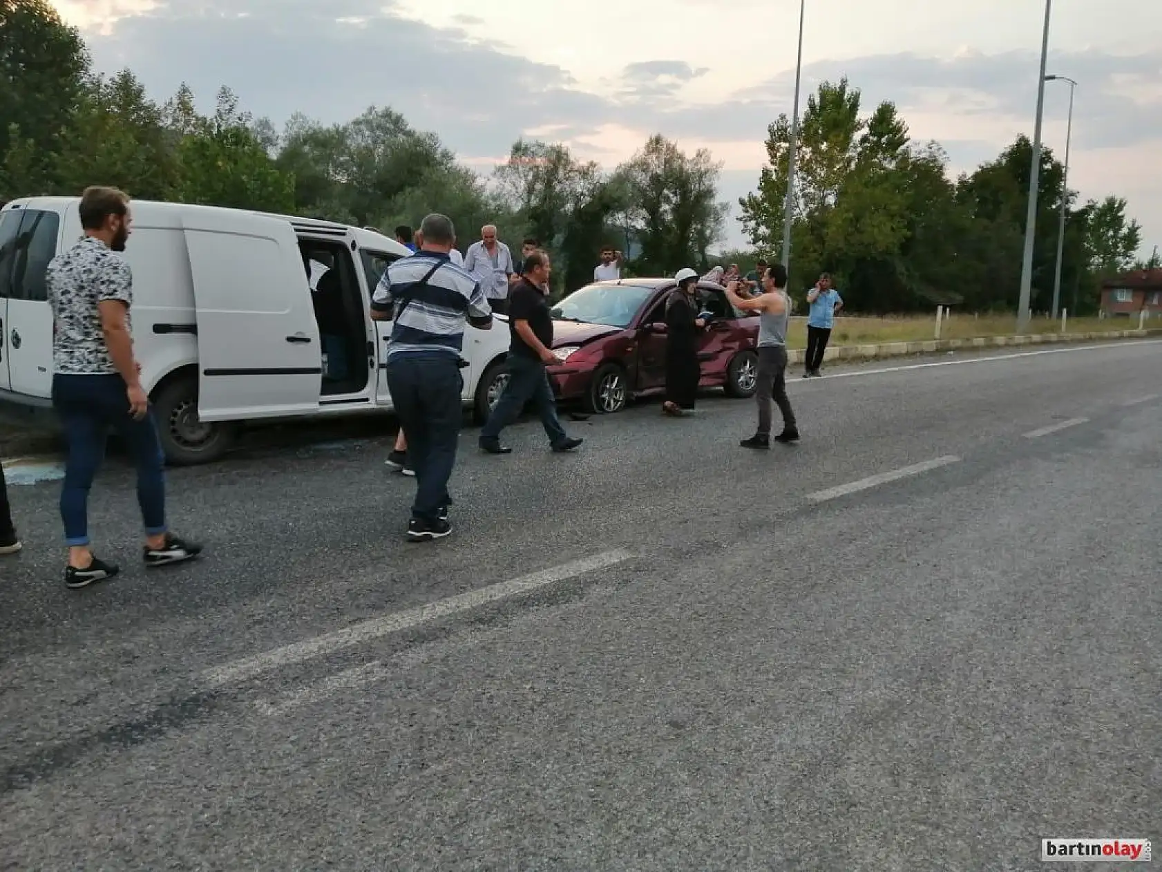 Akçamescit kavşağında kaza, 2 yaralı