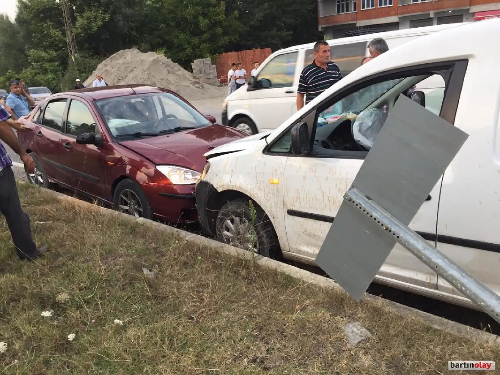 Akçamescit kavşağında kaza, 2 yaralı