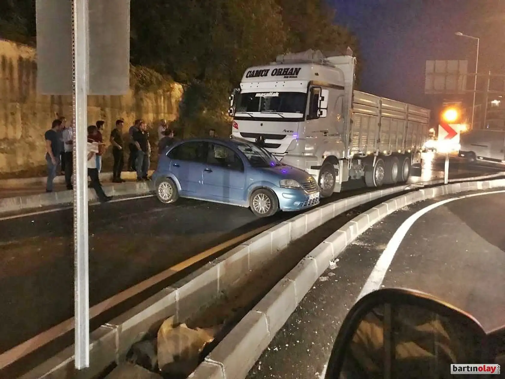 Akıllı kavşakta çarpıştılar