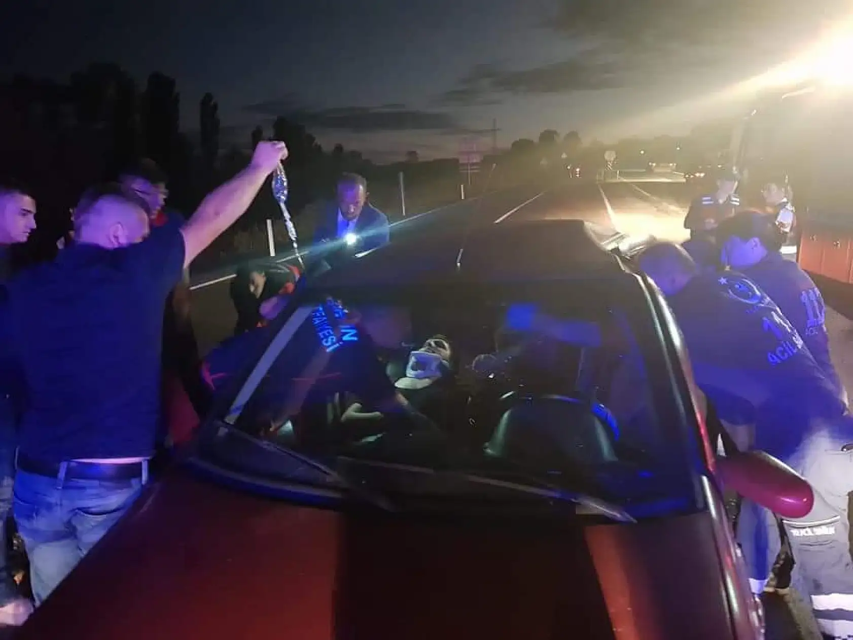 Akmanlar'da 2 otomobil çarpıştı, 3 yaralı