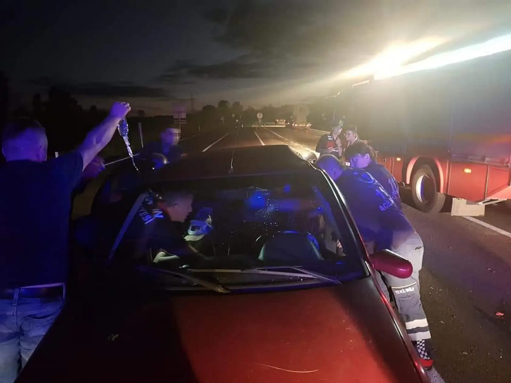 Akmanlar'da 2 otomobil çarpıştı, 3 yaralı