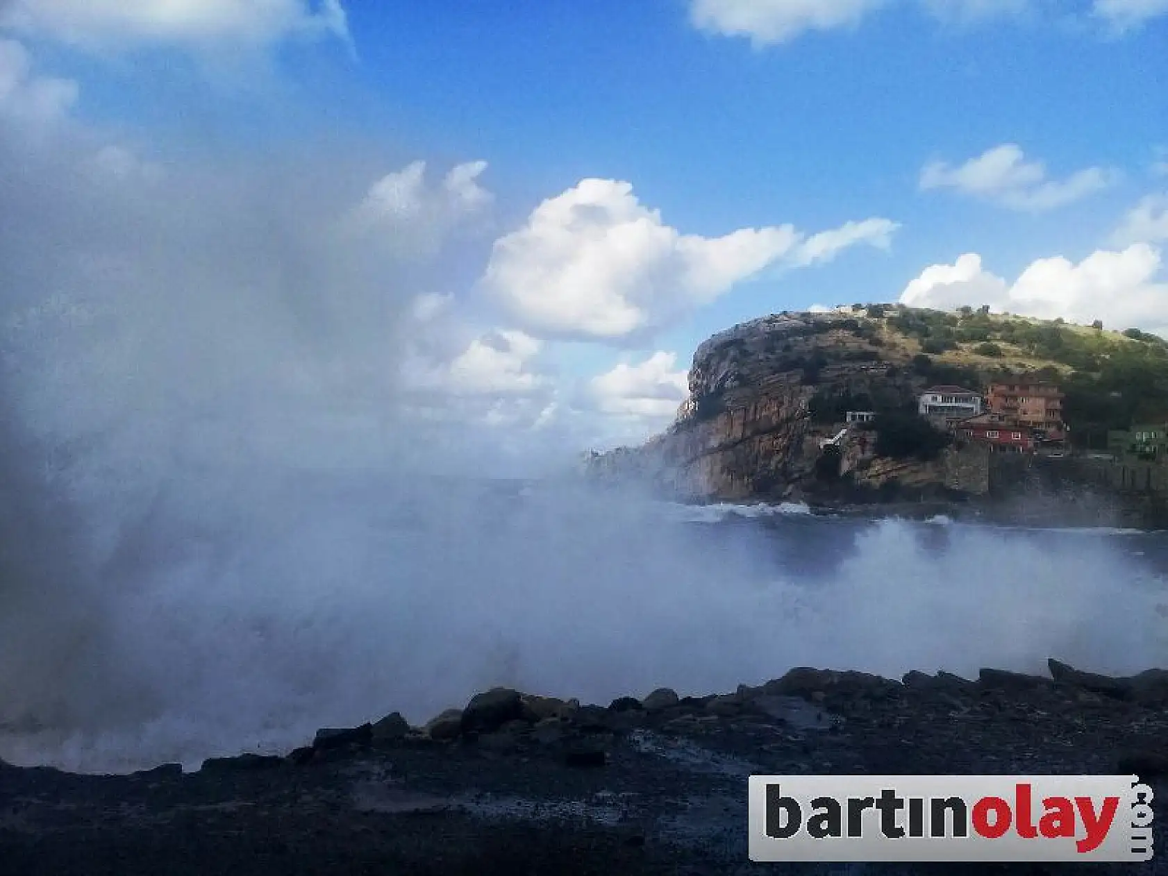 Amasra'da hırçın dalgalar