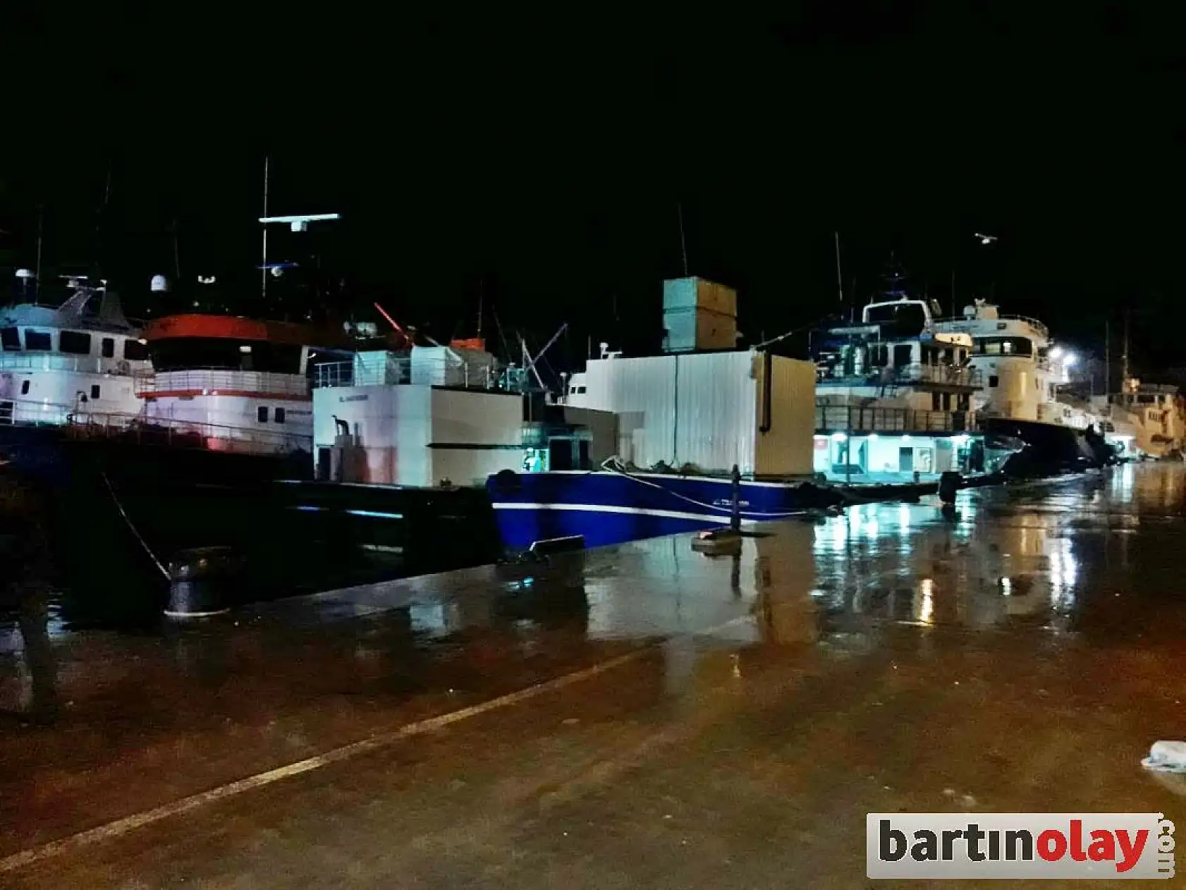 Amasra limanı teknelerle doldu