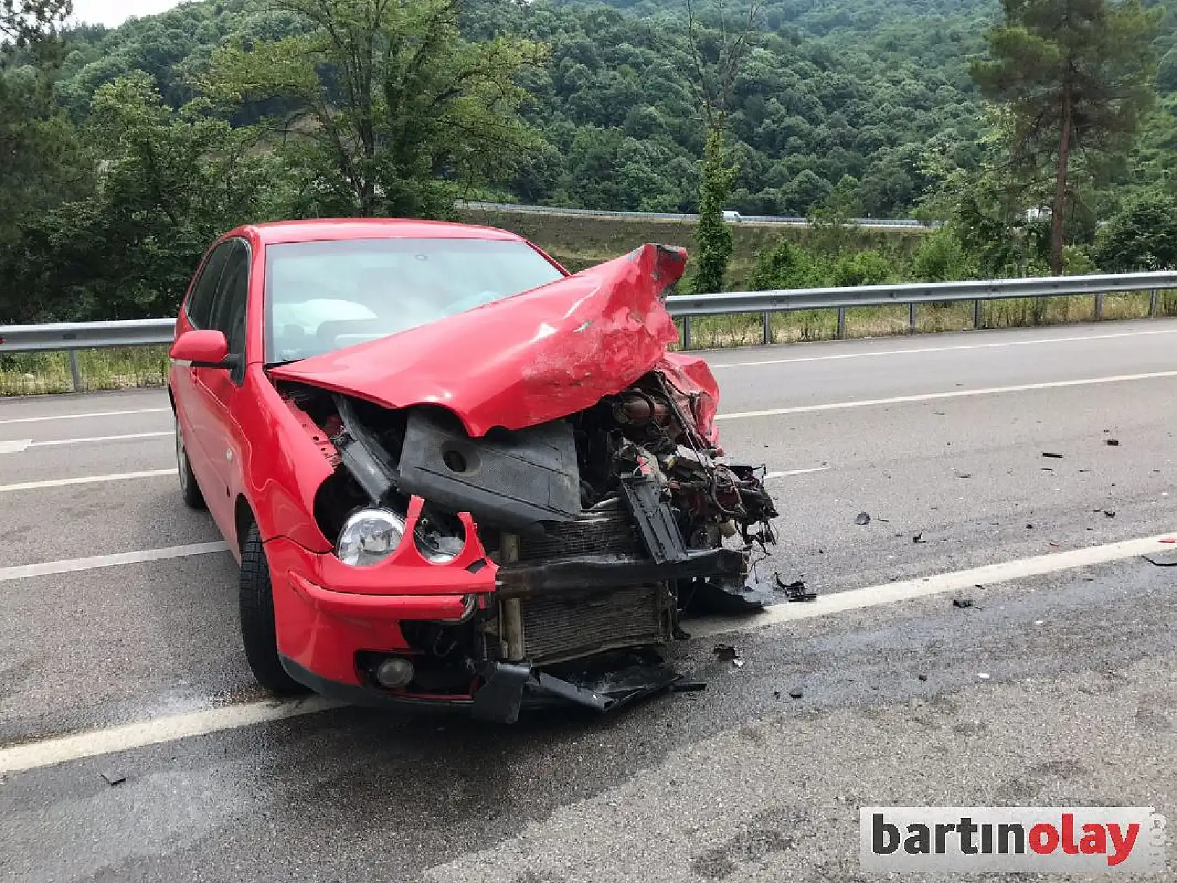 Amasra yolunda iki araç çarpıştı