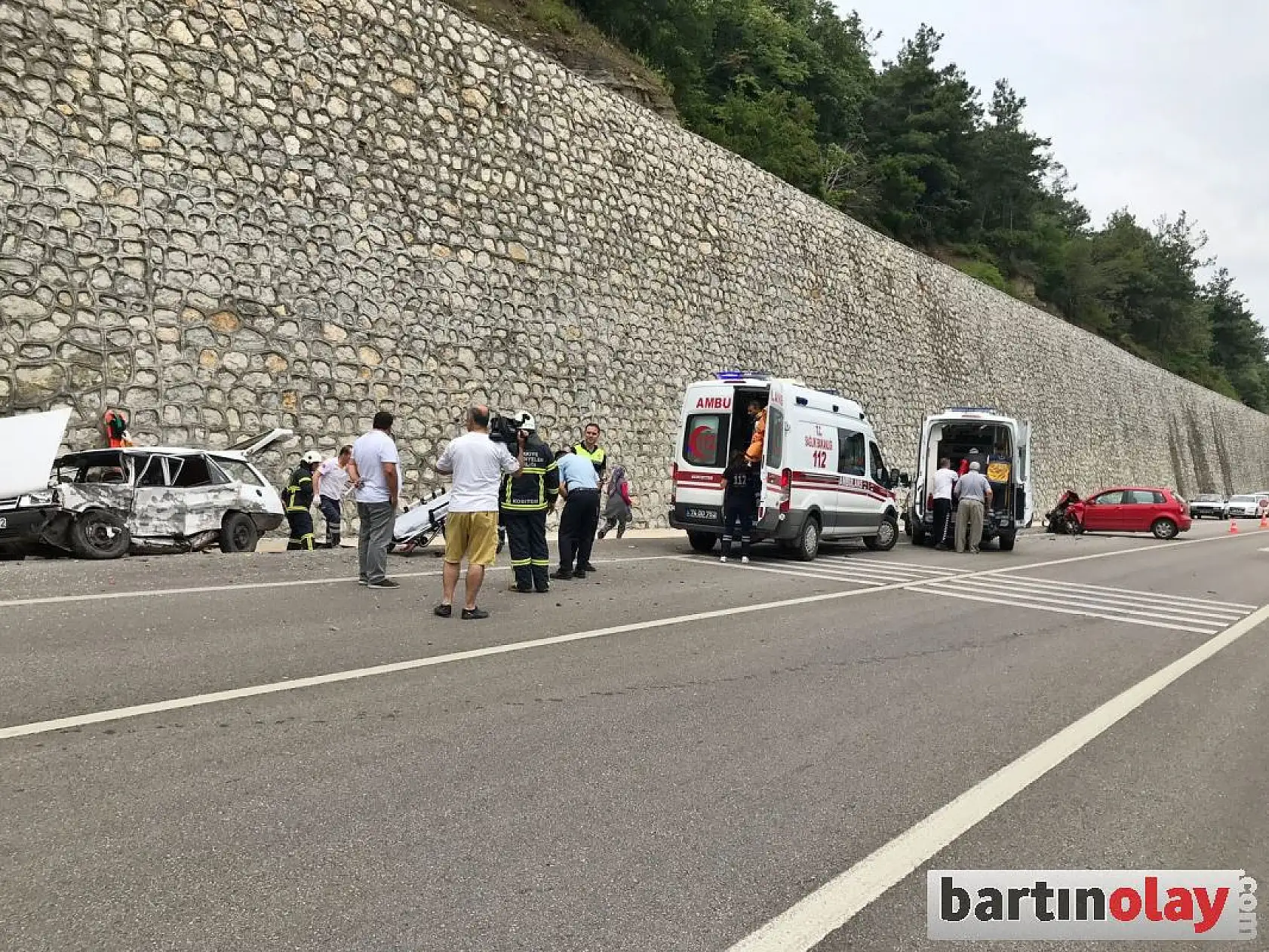 Amasra yolunda iki araç çarpıştı