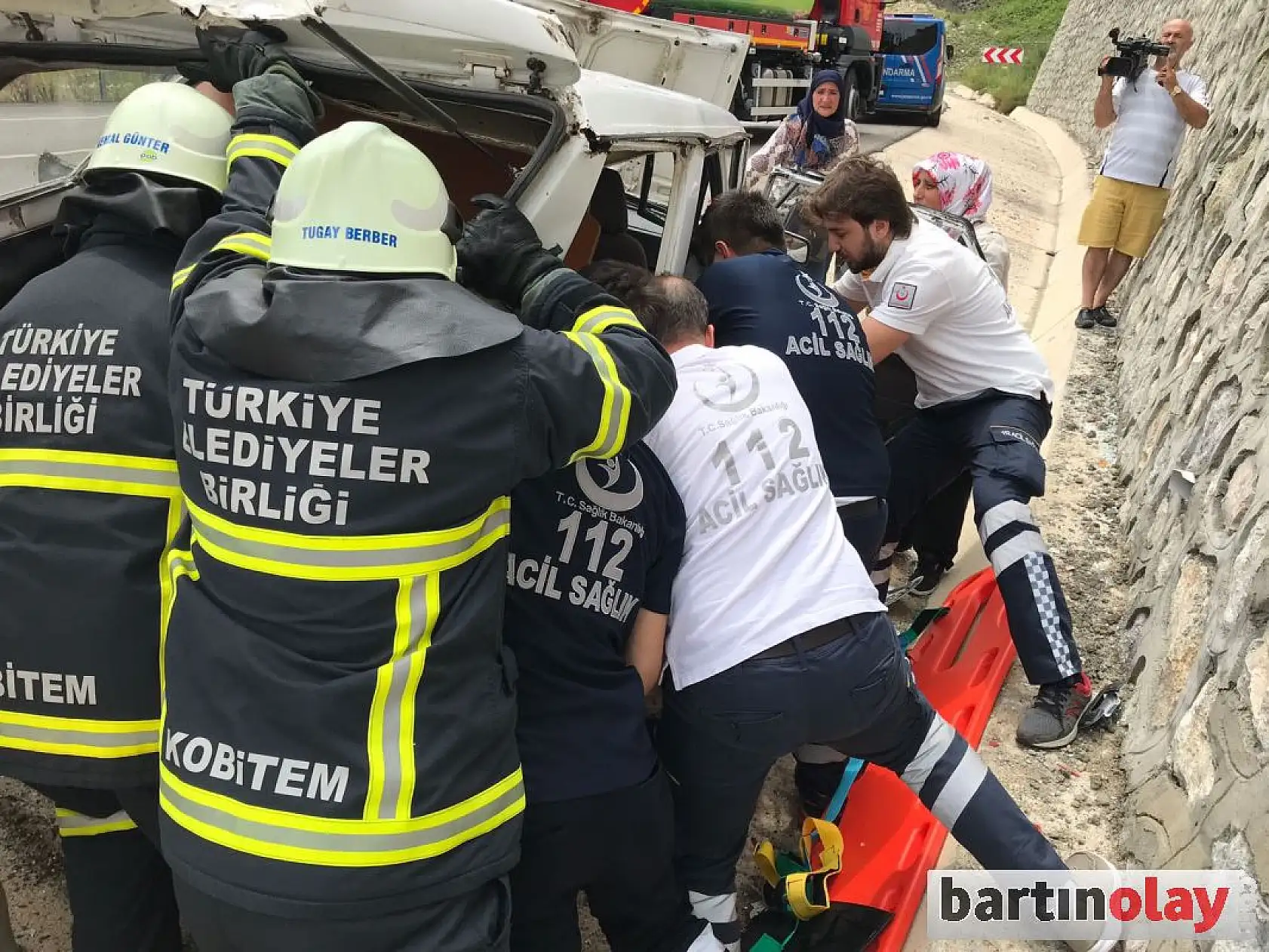 Amasra yolunda iki araç çarpıştı