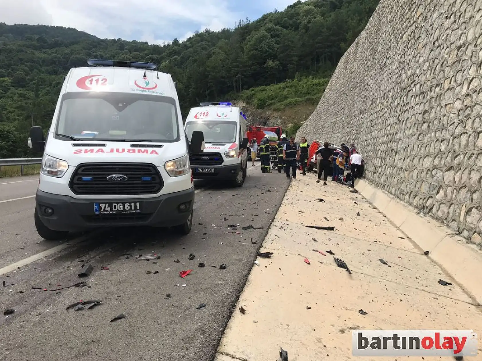 Amasra yolunda iki araç çarpıştı