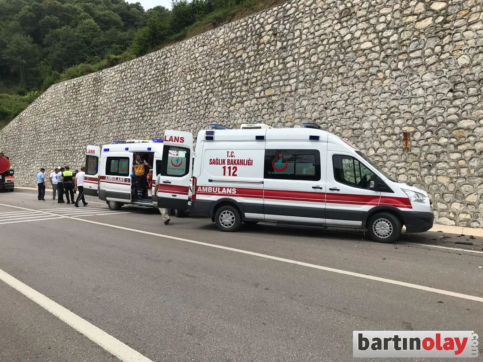 Amasra yolunda iki araç çarpıştı