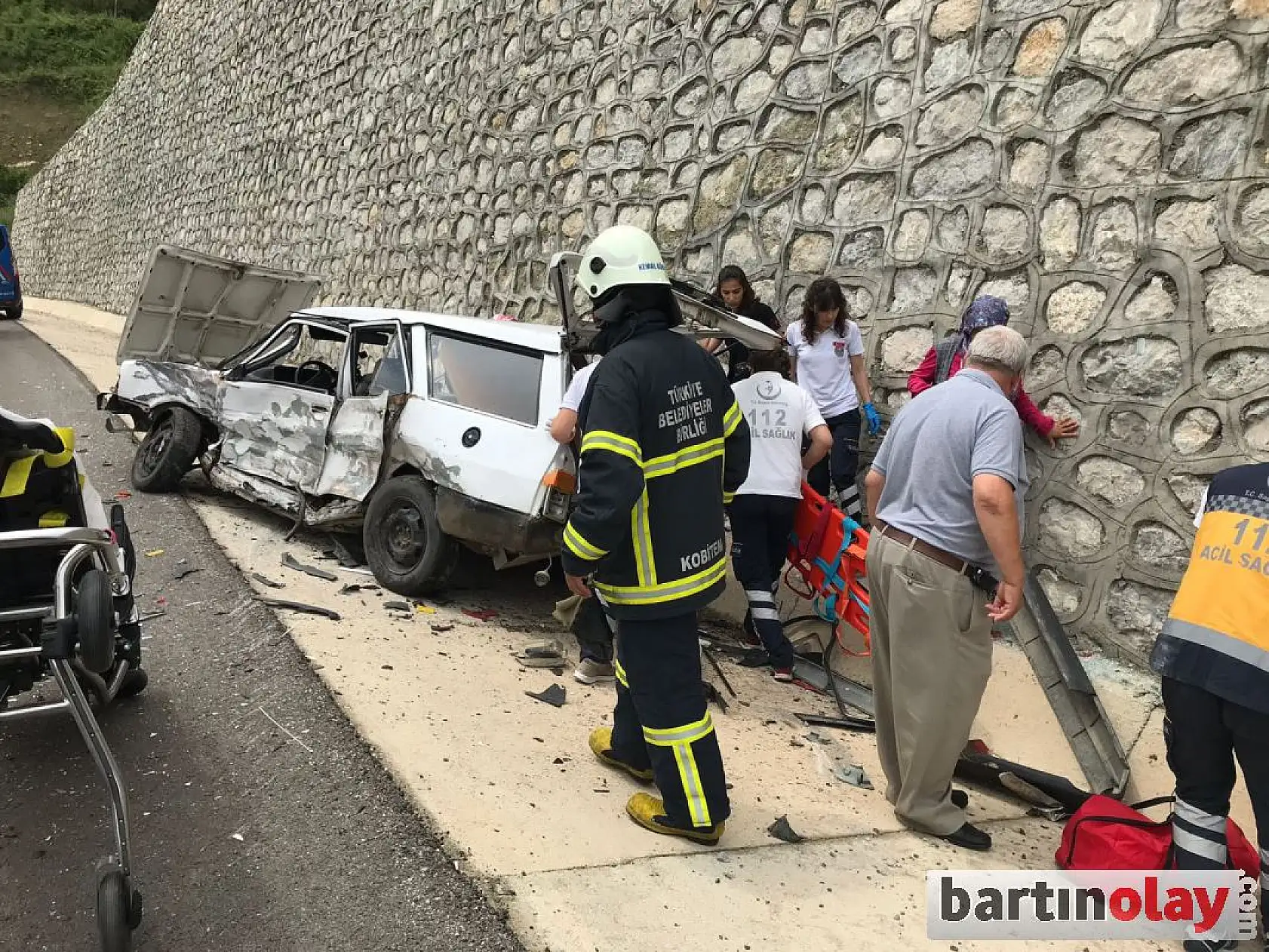 Amasra yolunda iki araç çarpıştı