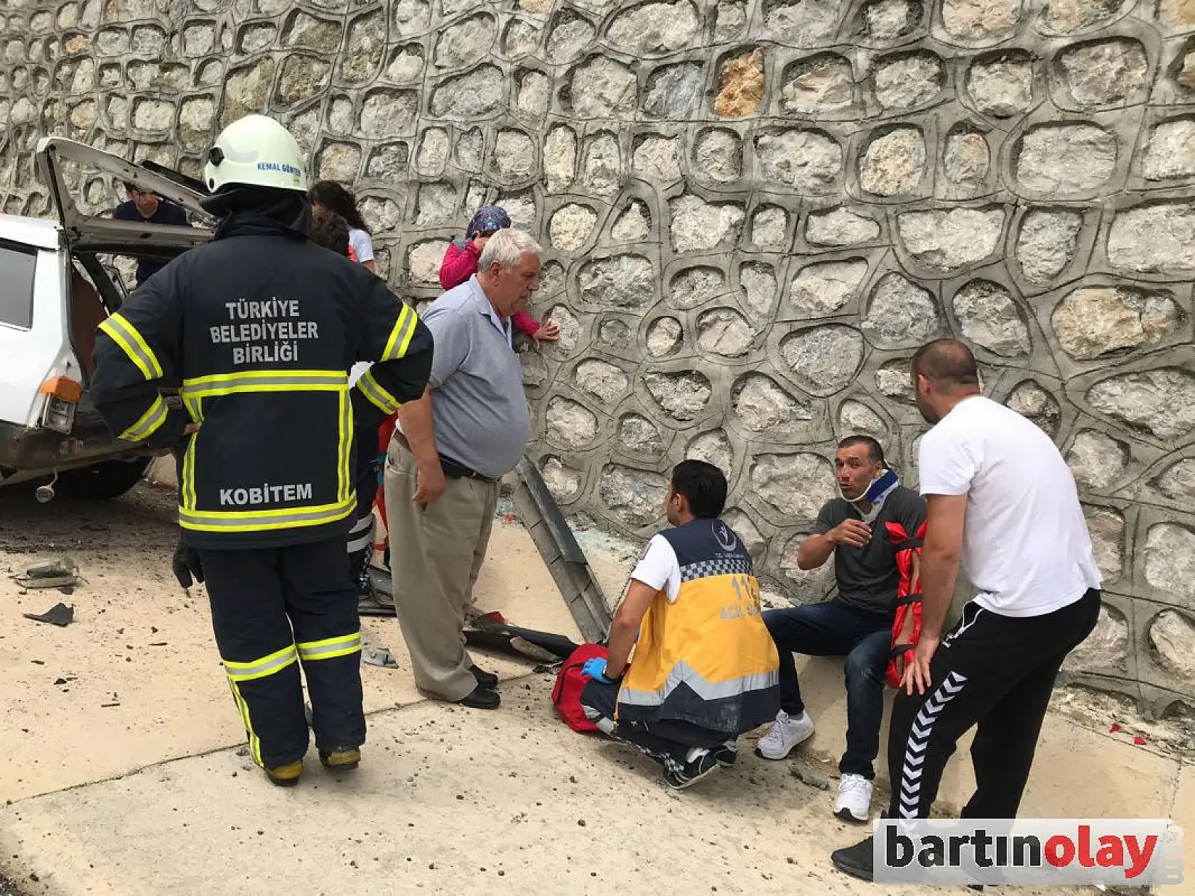 Amasra yolunda iki araç çarpıştı