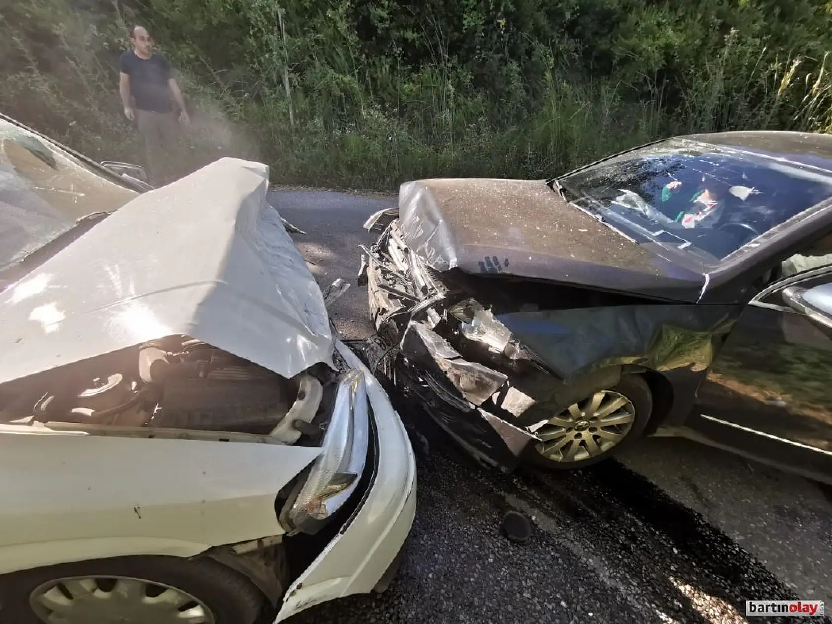 Amasra yolunda Kafa kafaya çarpıştılar