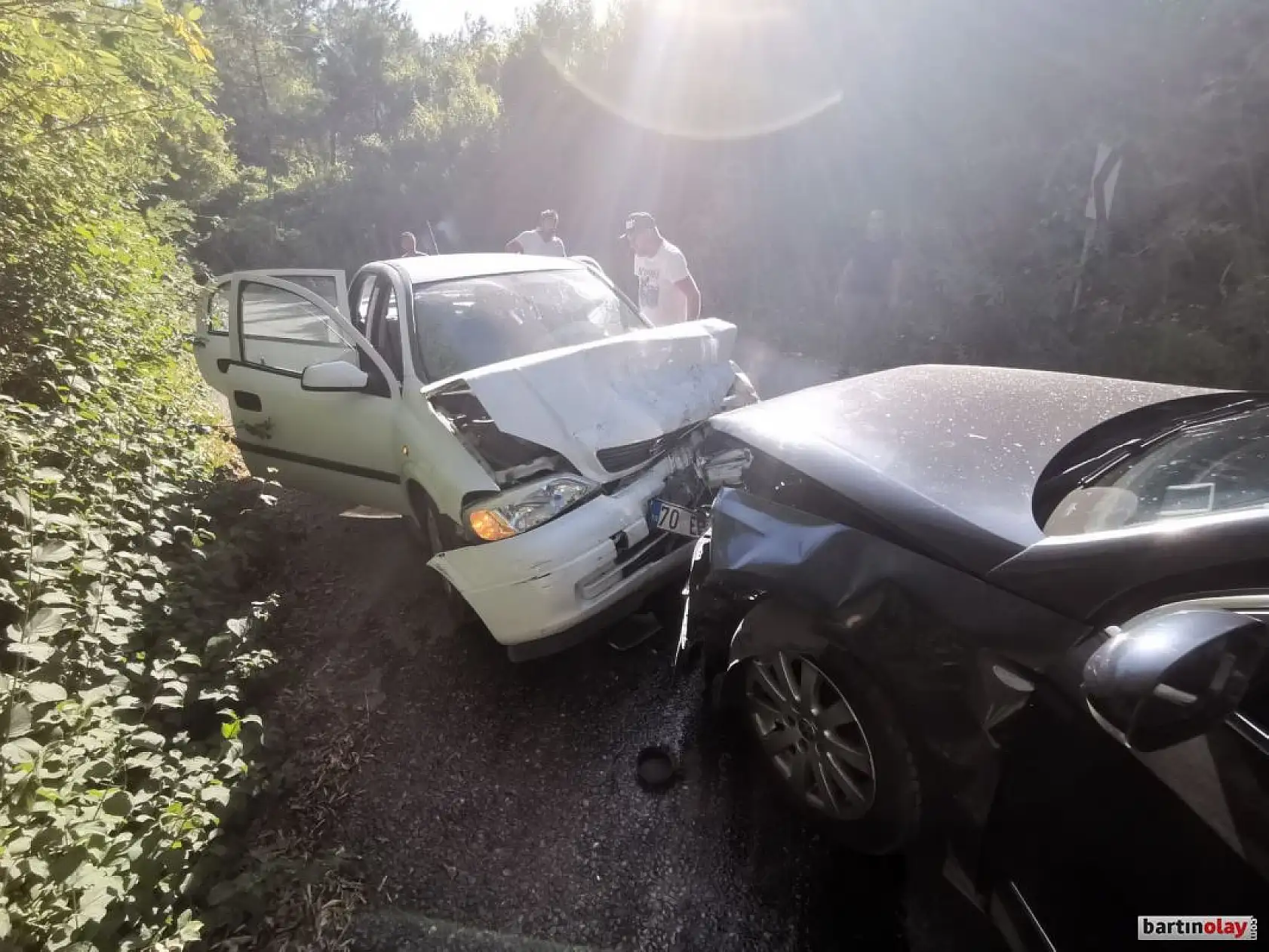 Amasra yolunda Kafa kafaya çarpıştılar