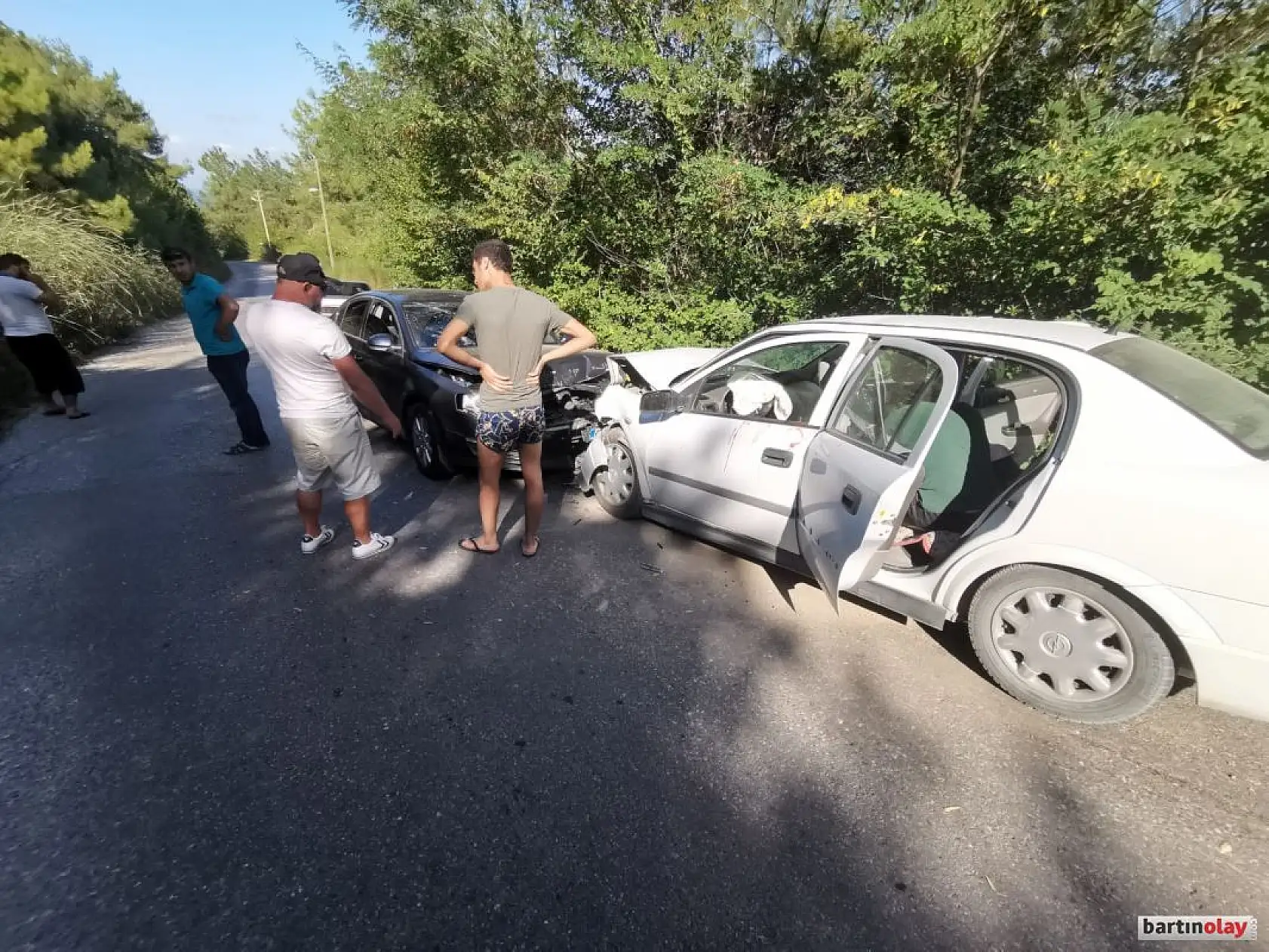 Amasra yolunda Kafa kafaya çarpıştılar