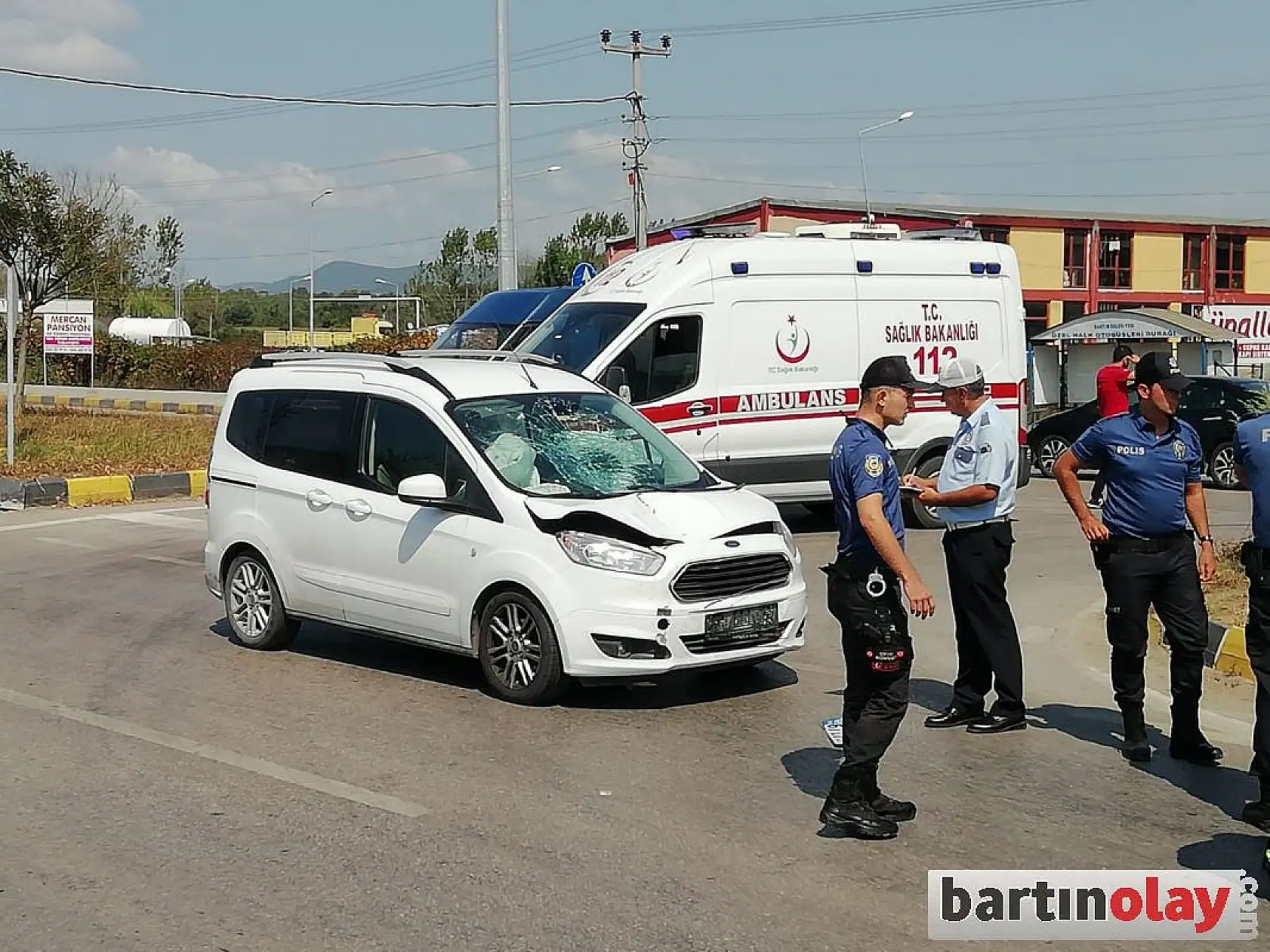 Arabanın çarptığı kadın ağır yaralı