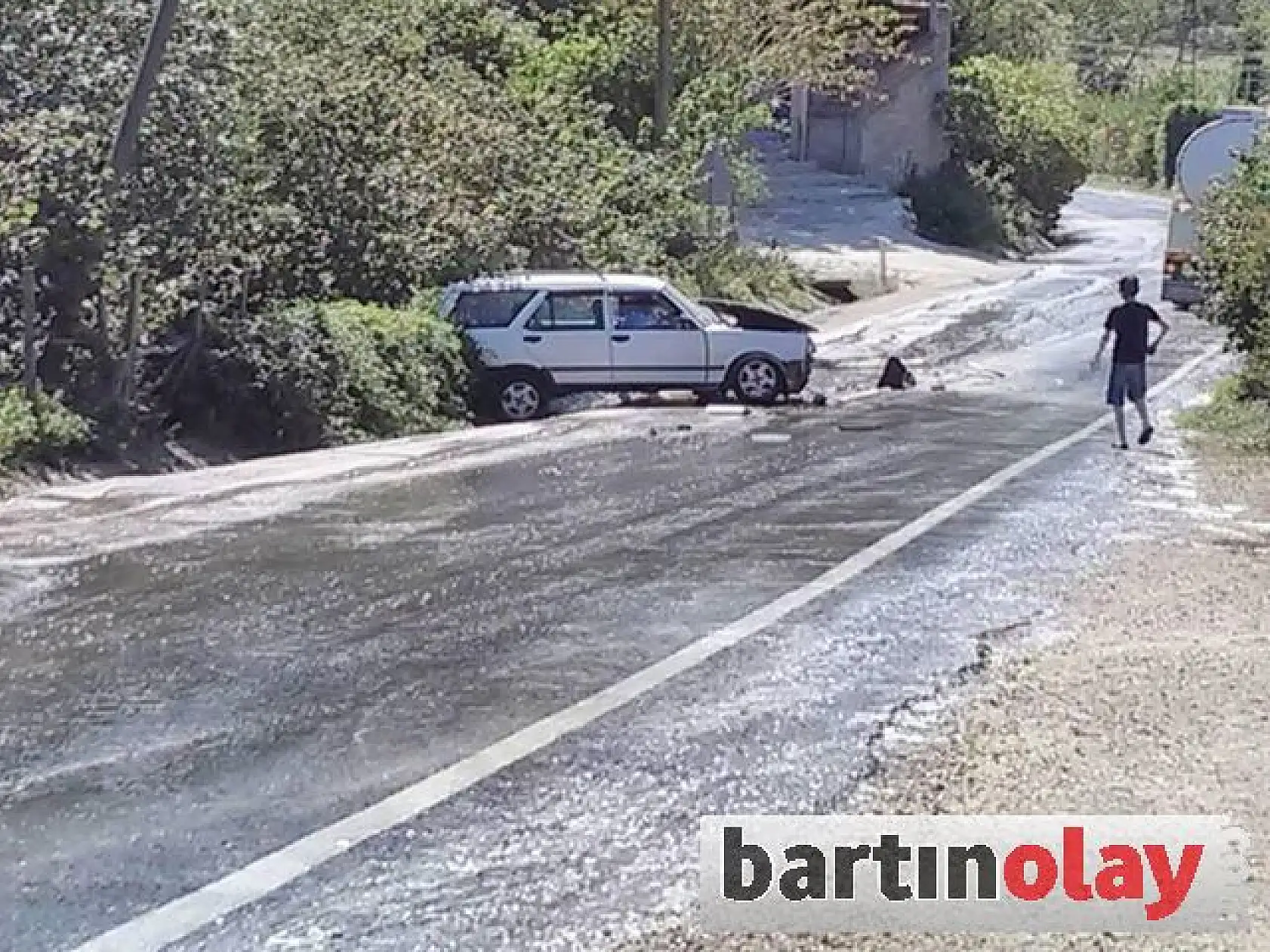 Arazöz ile Otomobil Çarpıştı