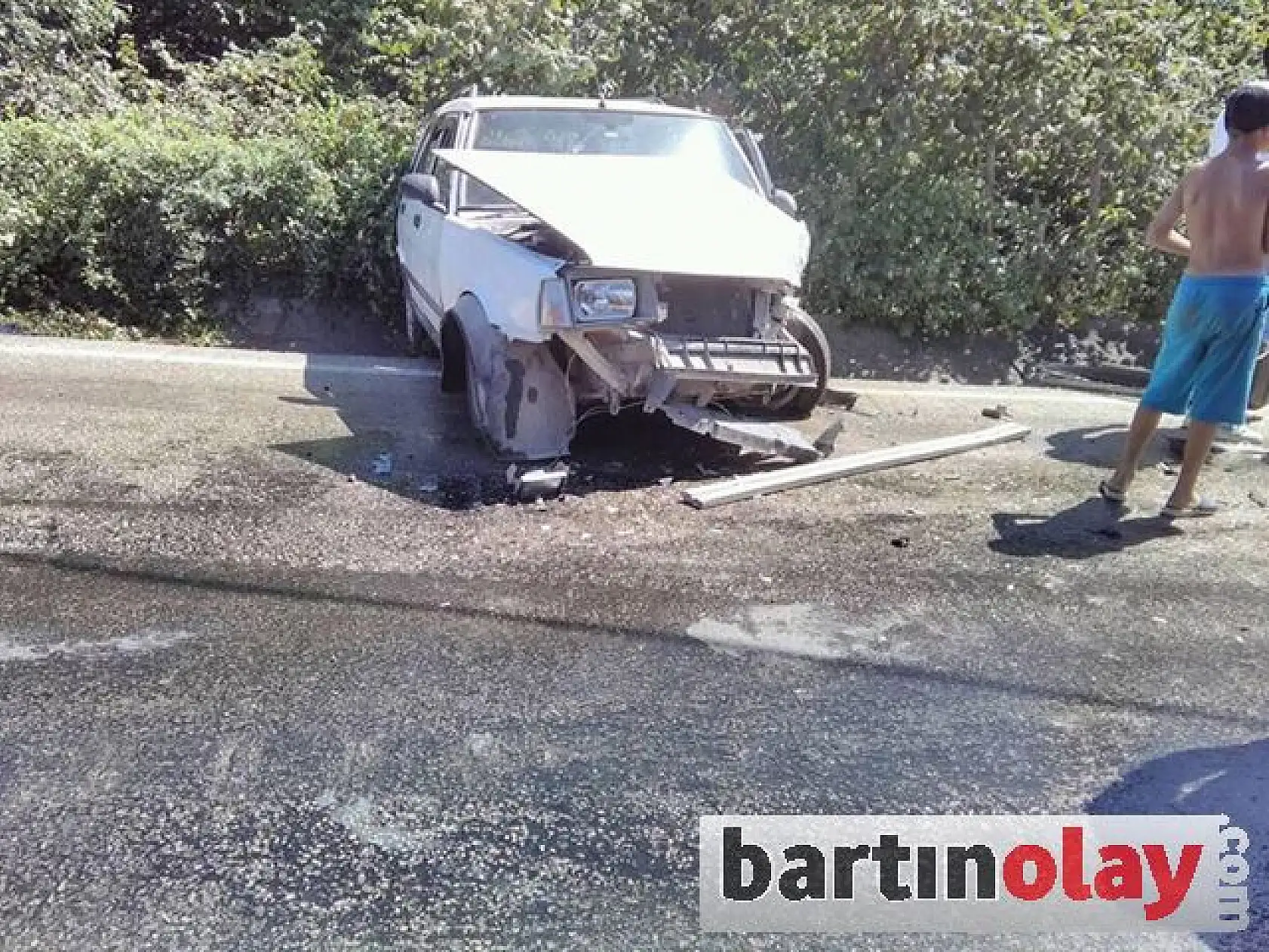 Arazöz ile Otomobil Çarpıştı