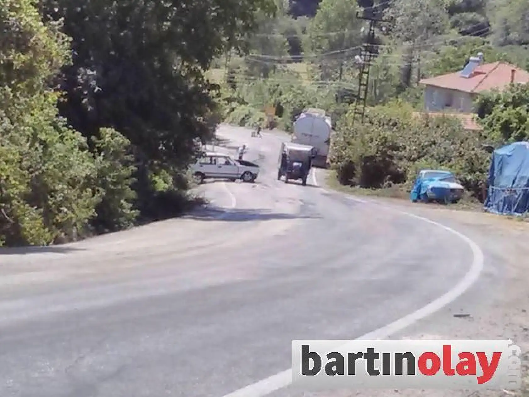 Arazöz ile Otomobil Çarpıştı