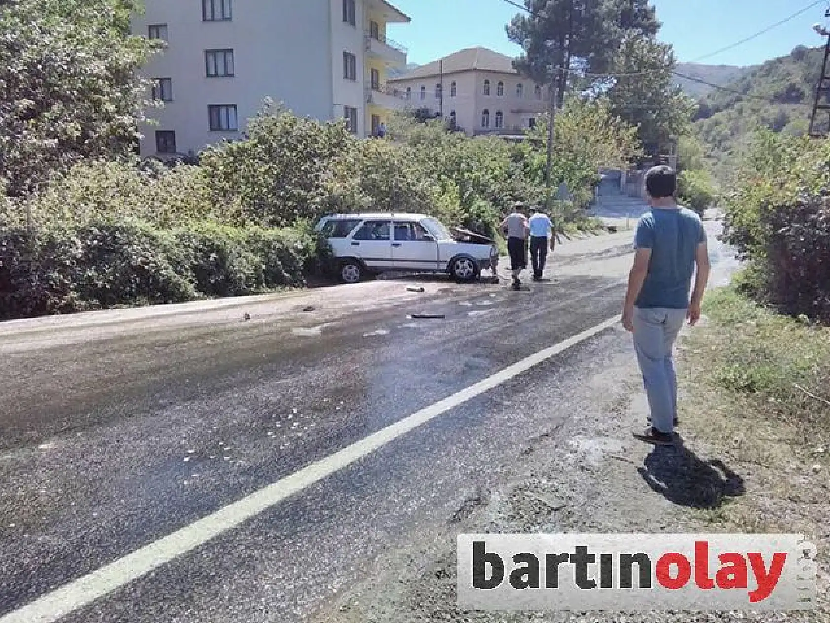 Arazöz ile Otomobil Çarpıştı