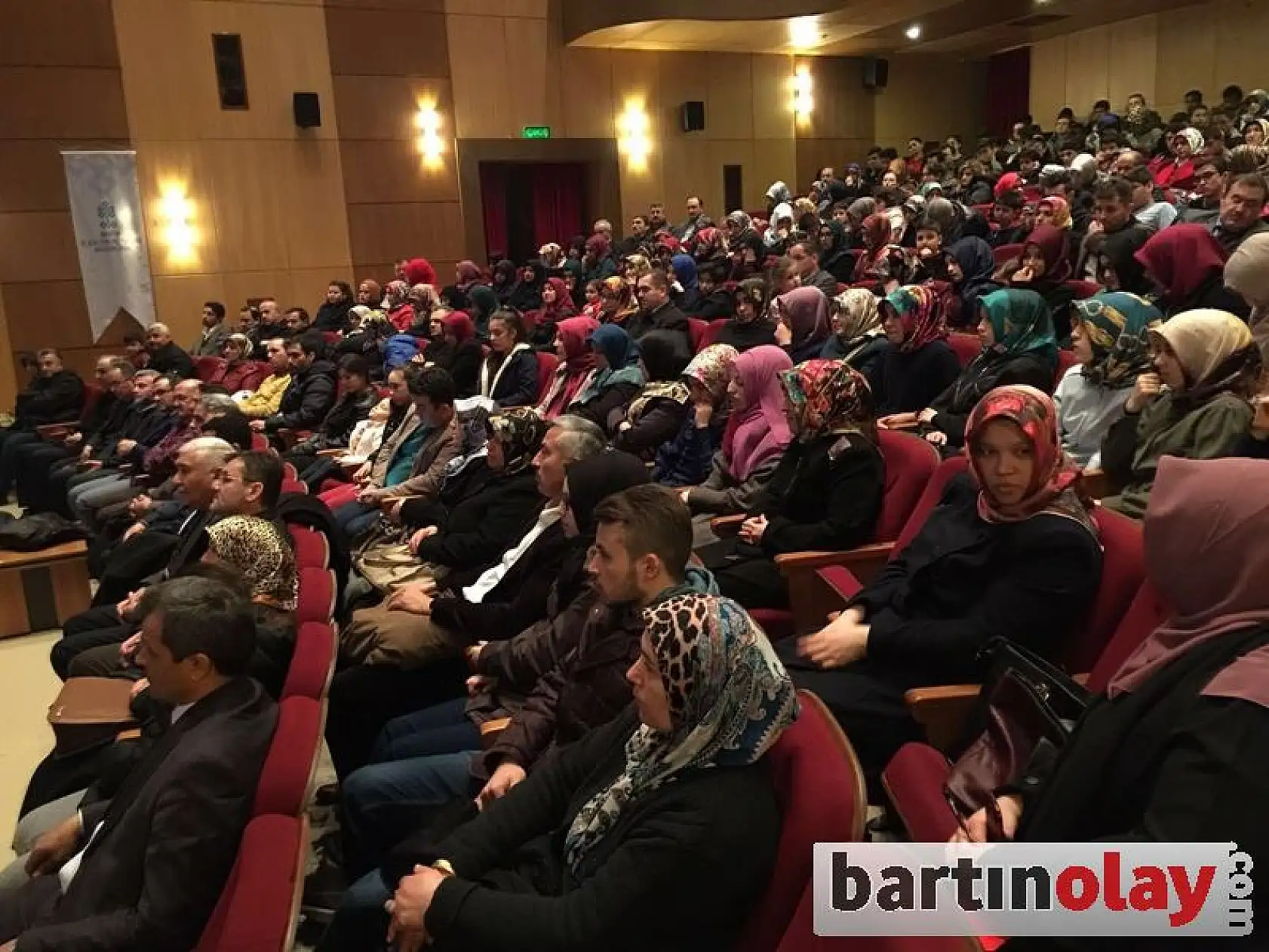 Aslanhan'ın Konferansına Yoğun İlgi