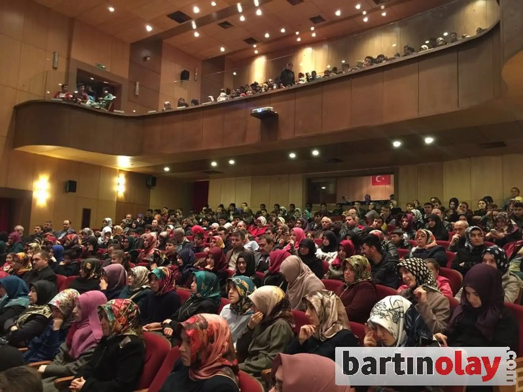 Aslanhan'ın Konferansına Yoğun İlgi