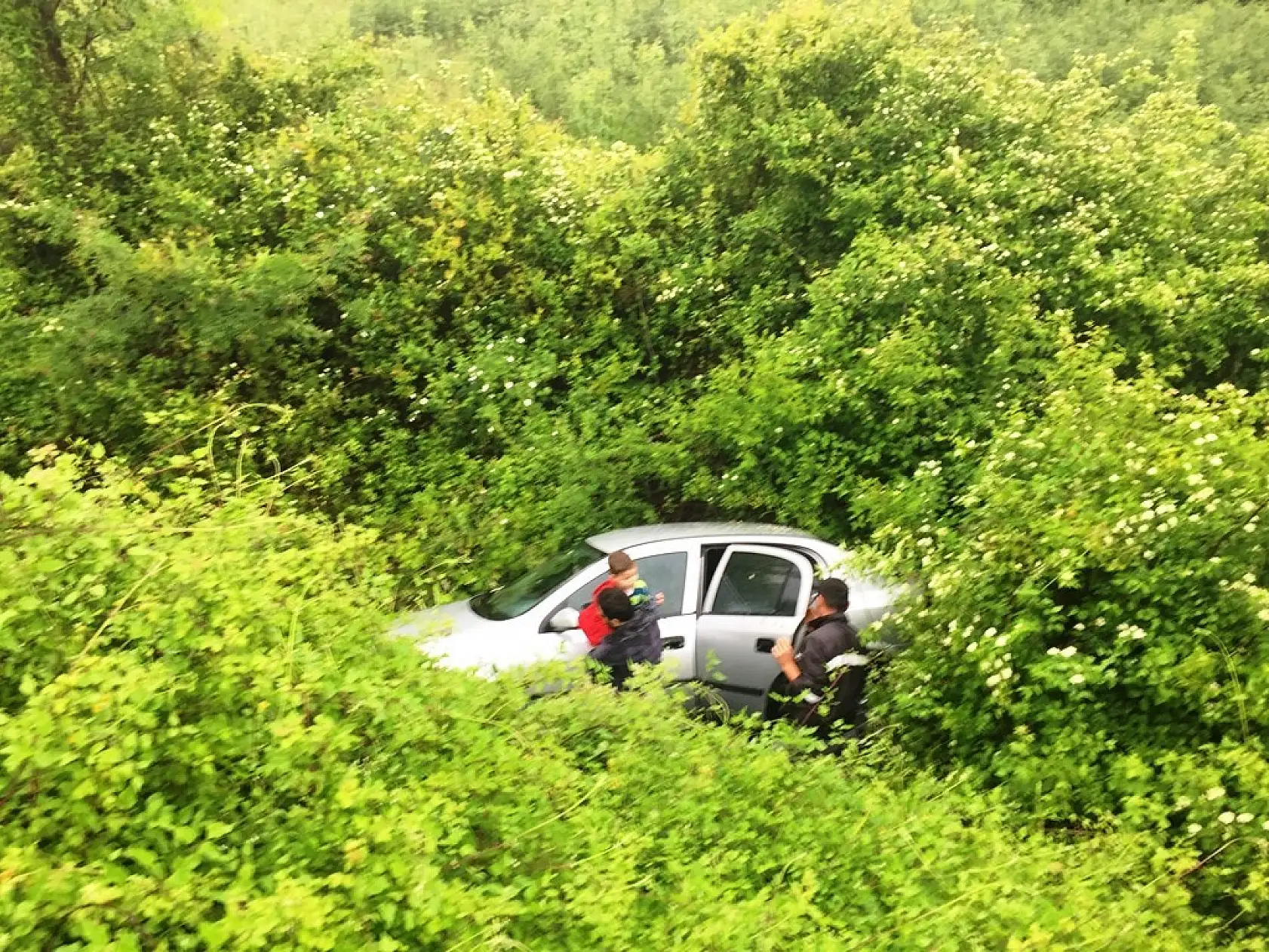 Aynı yerde 10 araç birden kaza yaptı