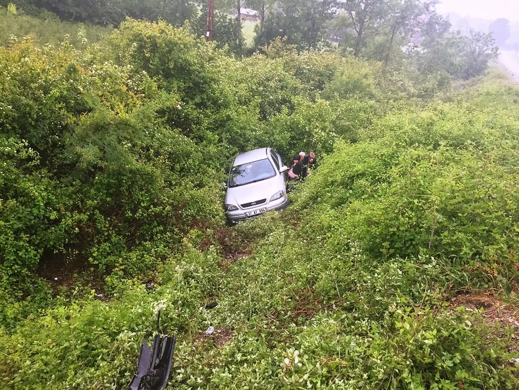 Aynı yerde 10 araç birden kaza yaptı