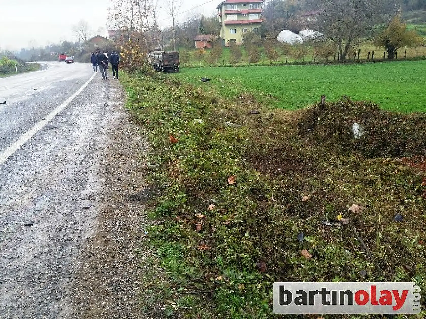 Minibüs ile tır çarpıştı: 2 yaralı