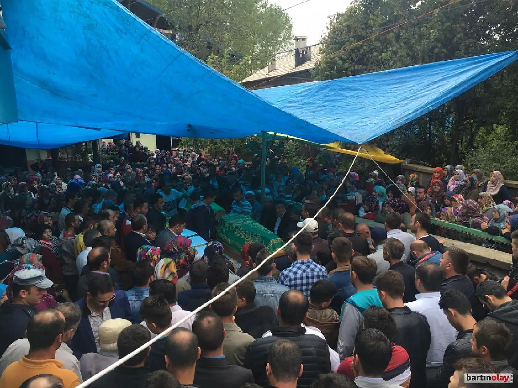 Baba, iki oğlu ve damadı defnedildi