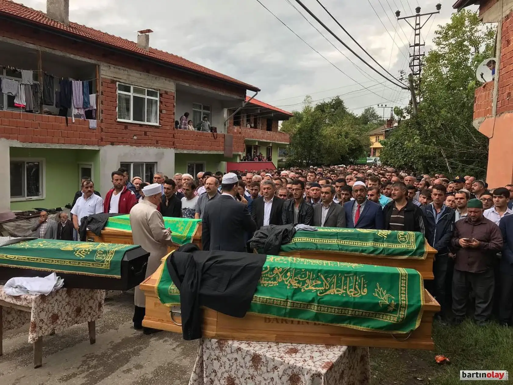 Baba, iki oğlu ve damadı defnedildi