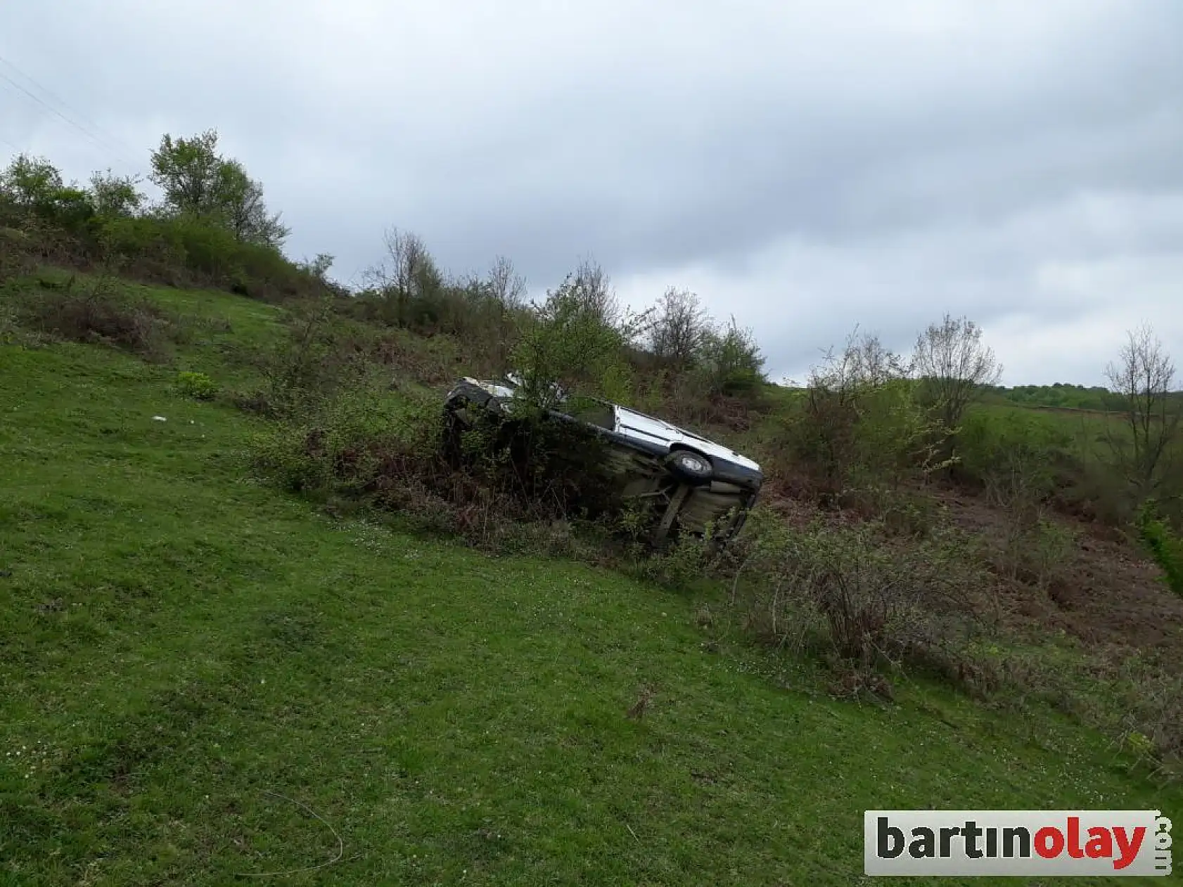 Baba oğul uçuruma yuvarlandı