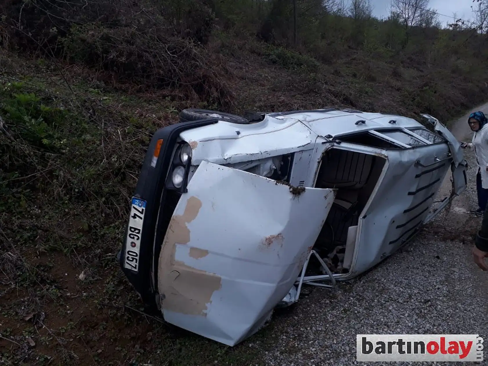 Baba oğul uçuruma yuvarlandı