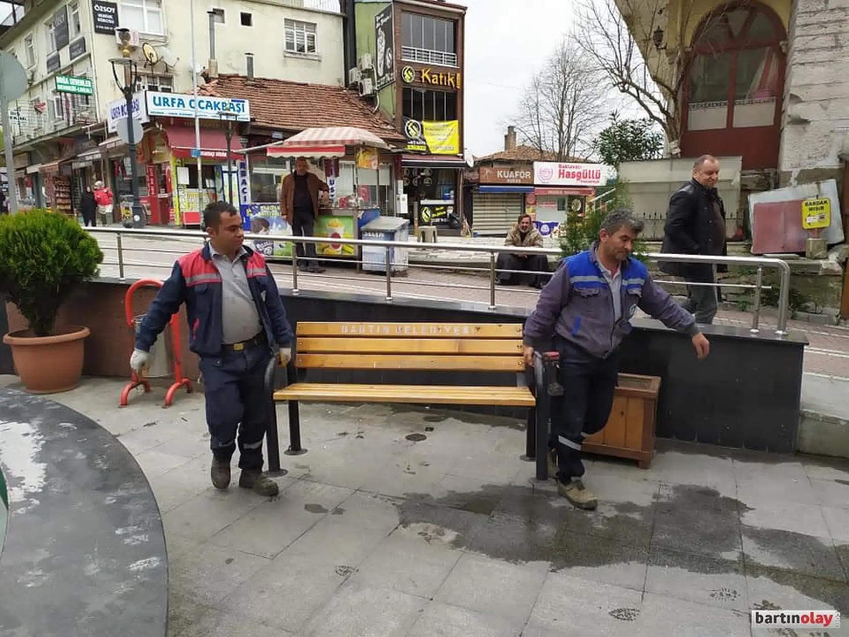 Banklar tek tek kaldırılıyor