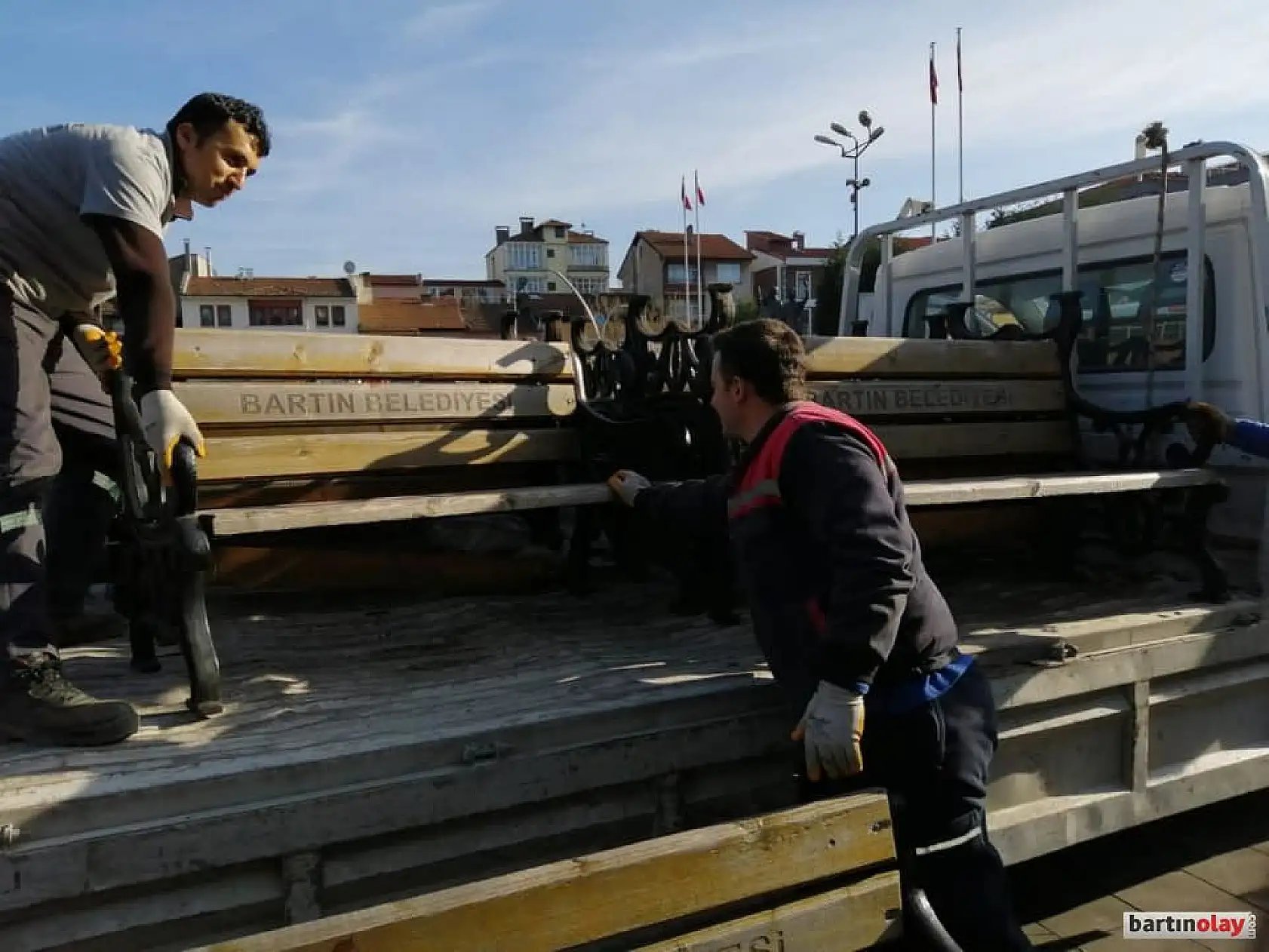 Banklar tek tek kaldırılıyor