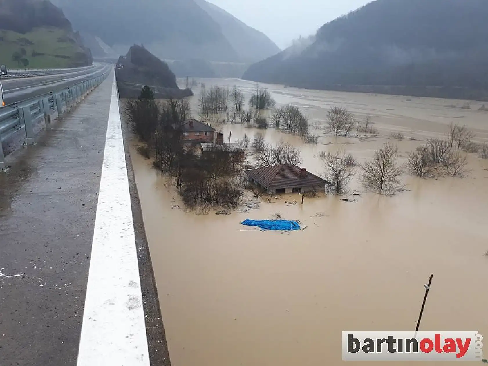Baraj bölgesinde sular yükseldi