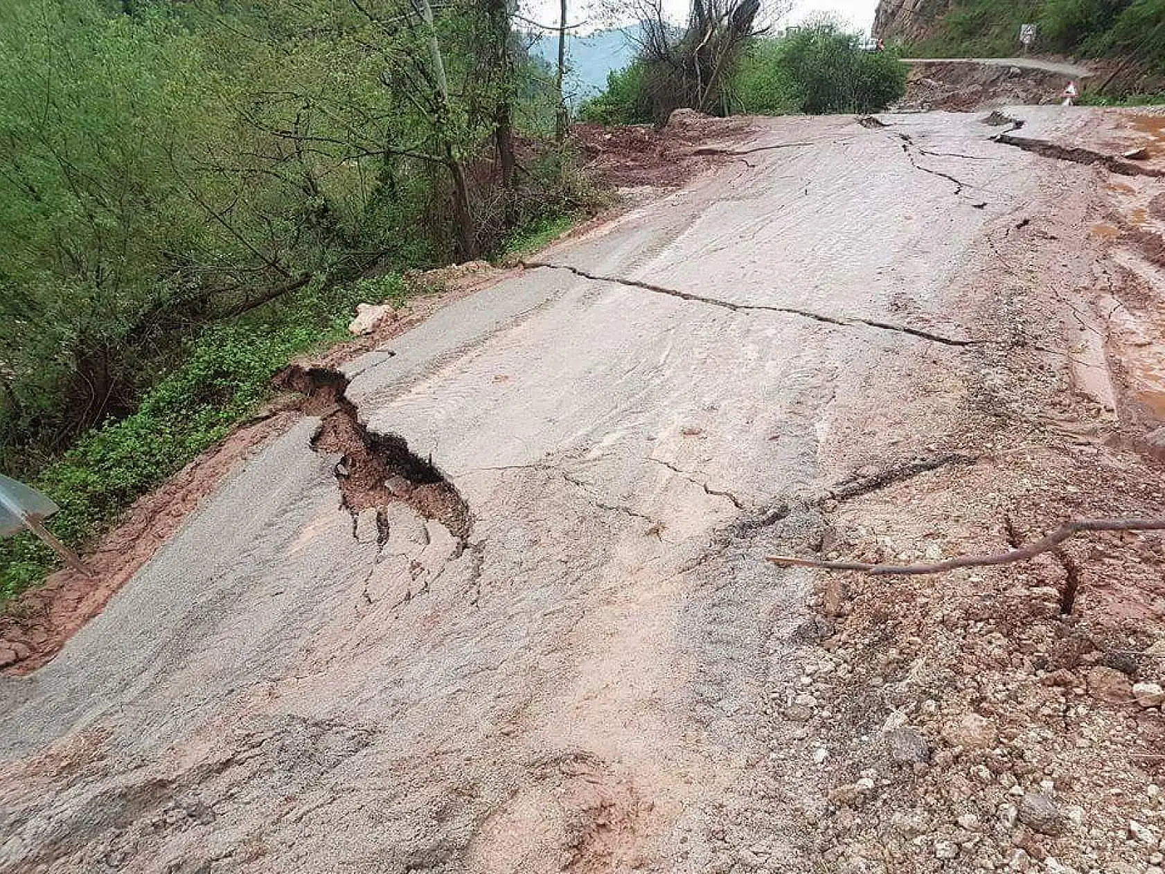 Bartın Arıt yolu ulaşıma kapandı