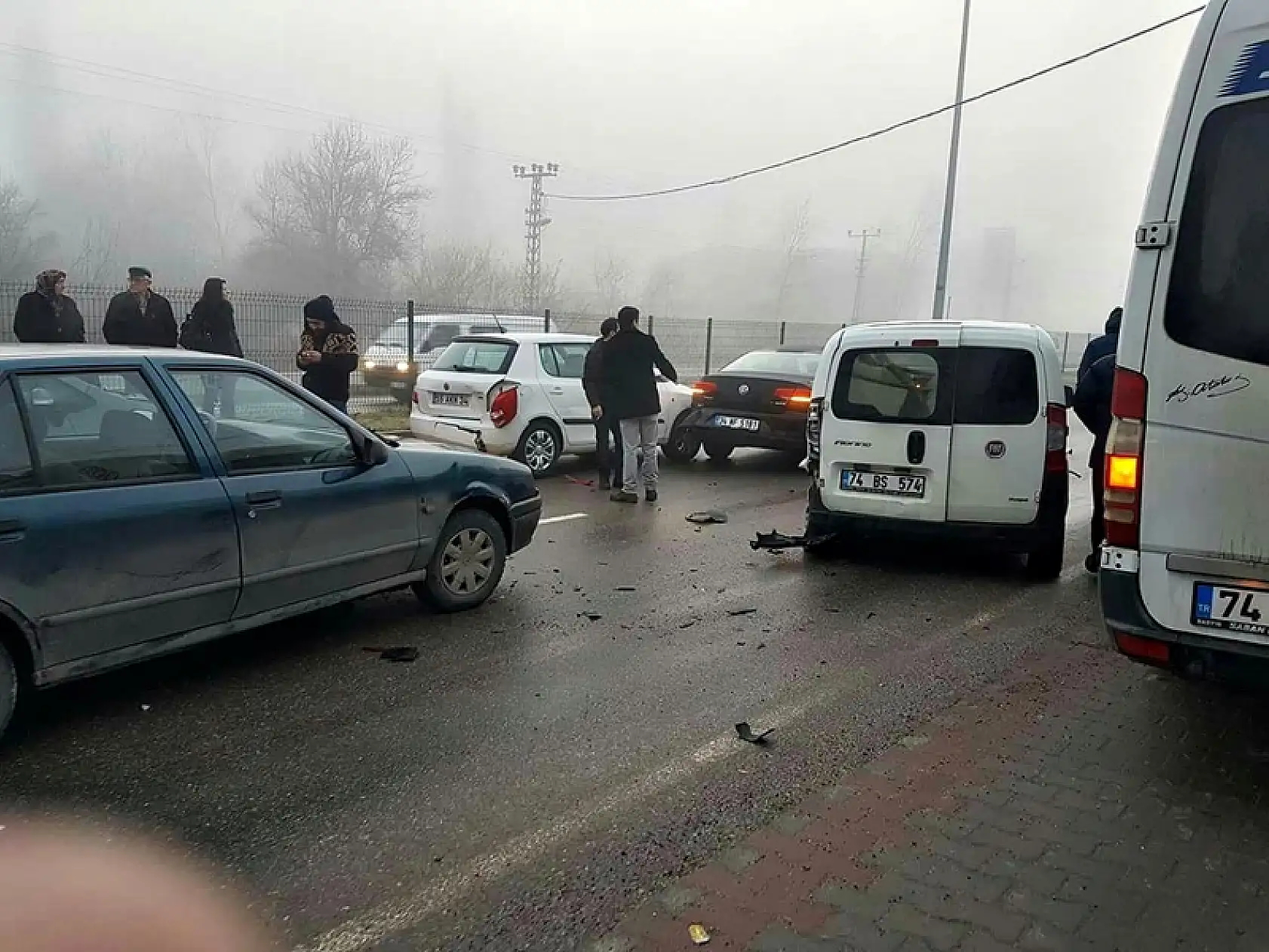 Bartın'da araçlar birbirine girdi