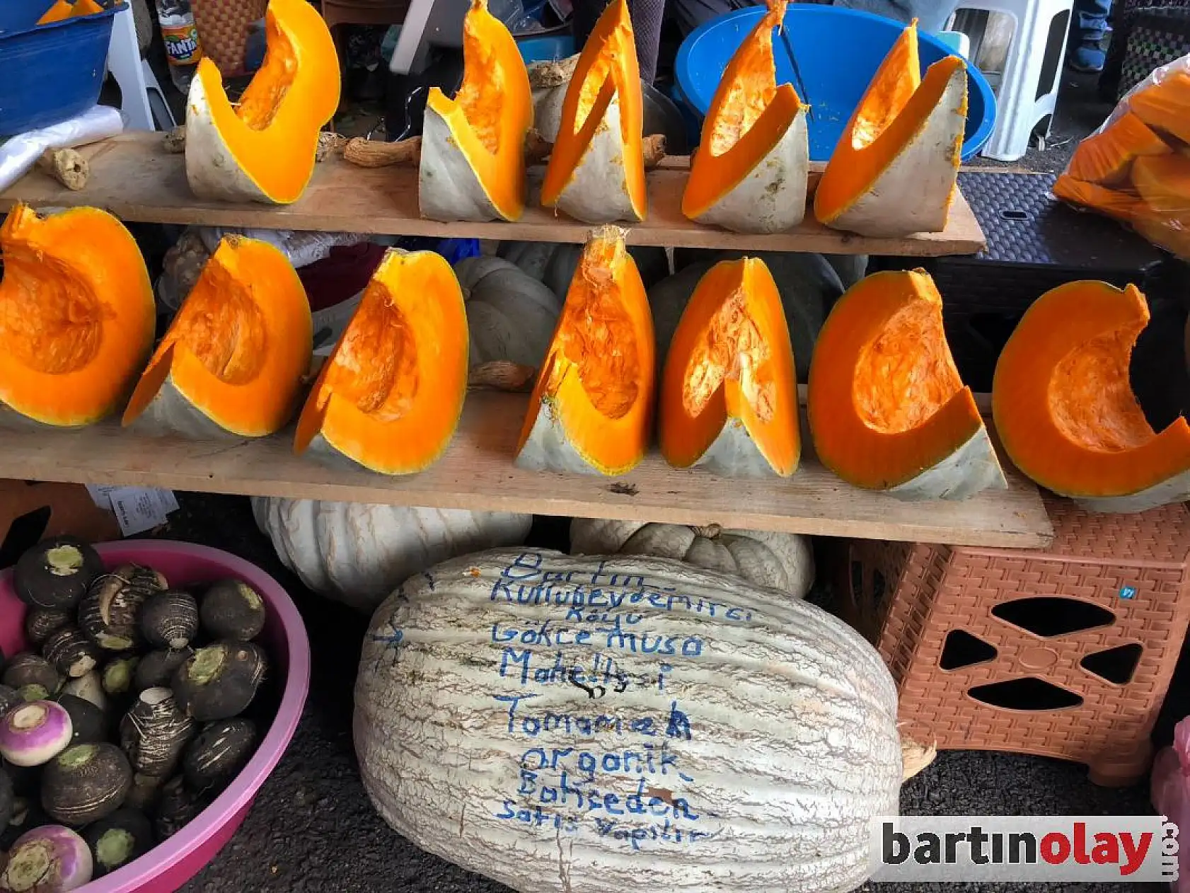 Bartın'da Salı pazarının nabzı