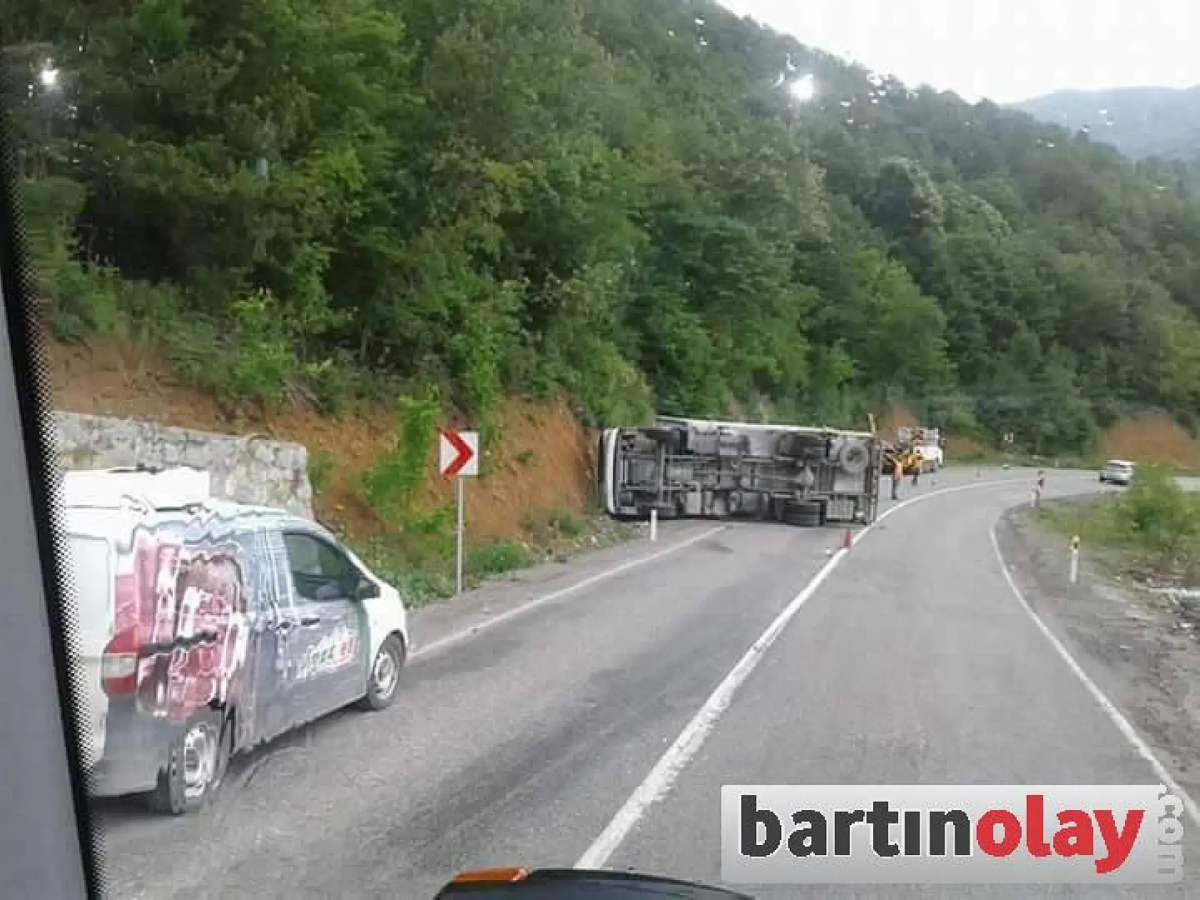Bartın Karabük yolunda kamyon devrildi