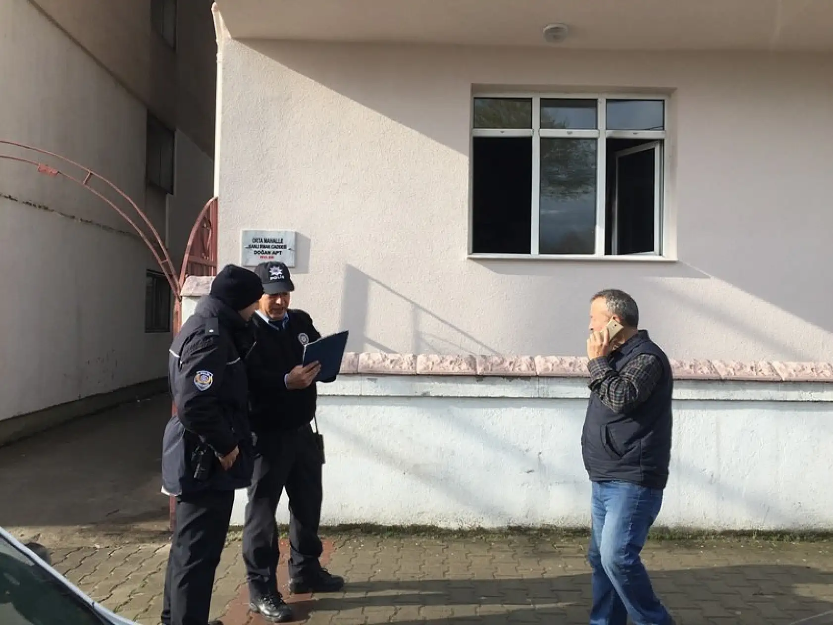 Benzin dökülen soba patladı: 3 yaralı