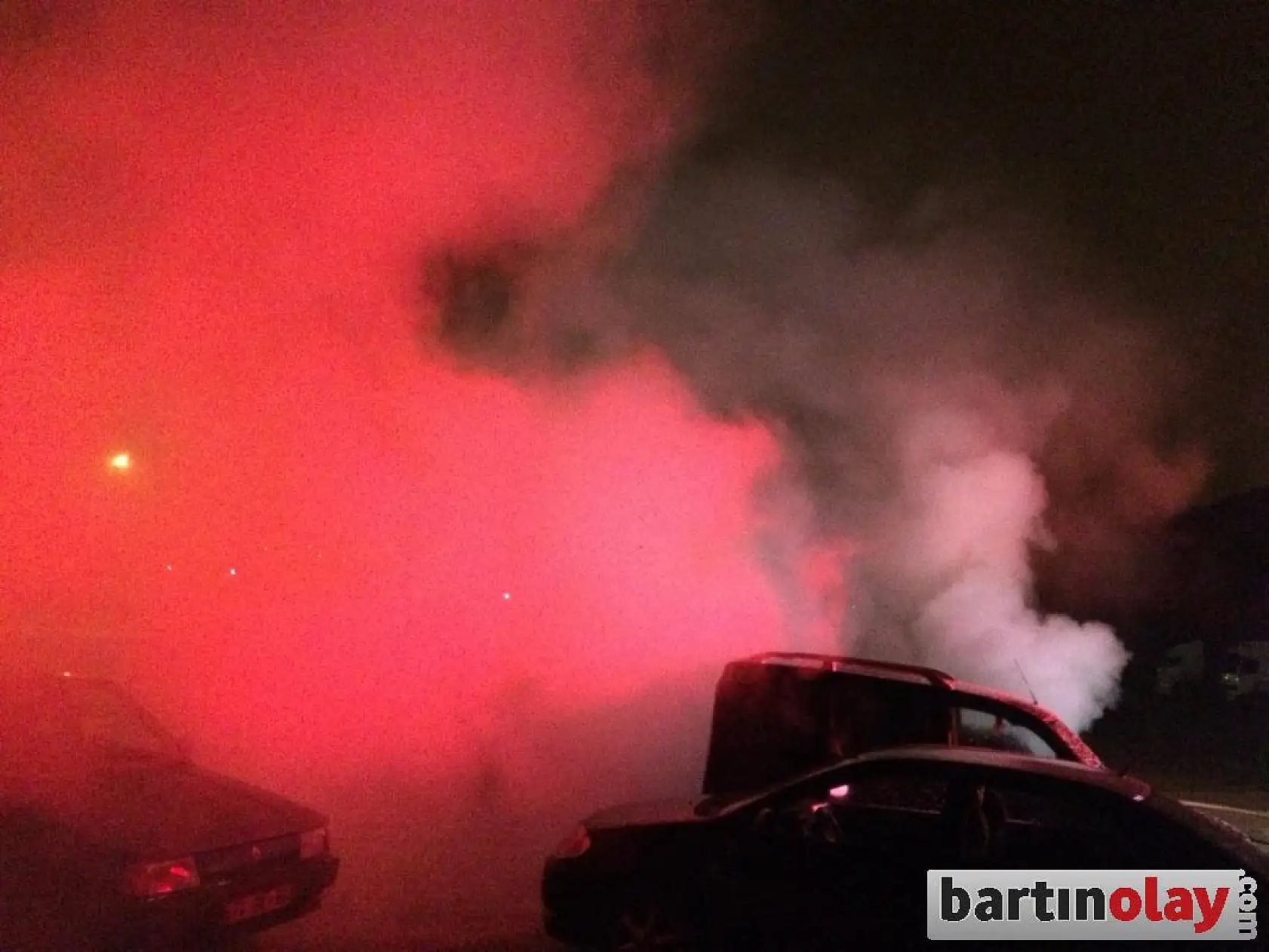 Benzin döküp ateşe verdi