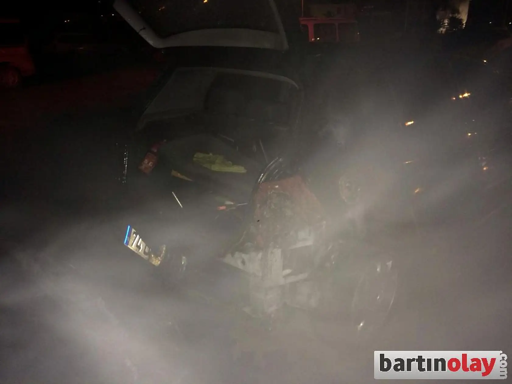 Benzin döküp ateşe verdi