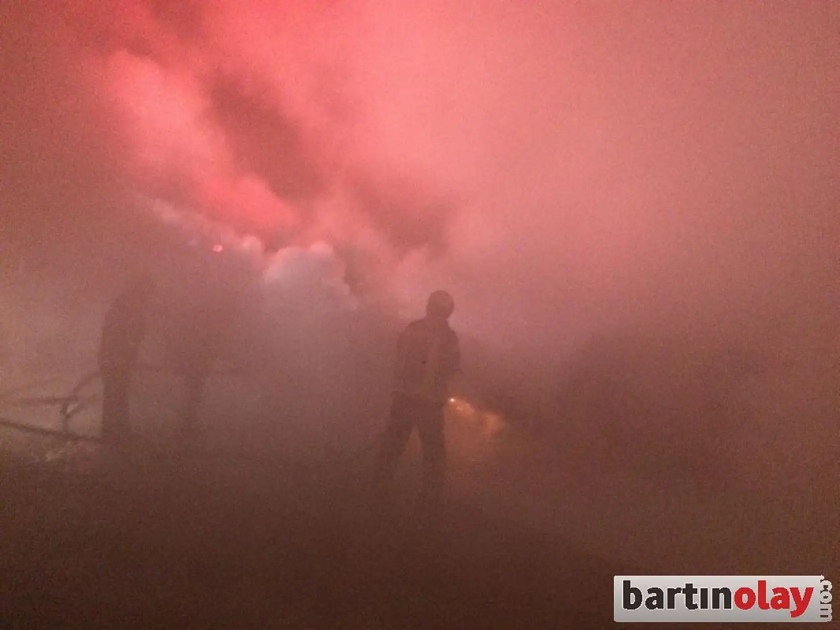 Benzin döküp ateşe verdi