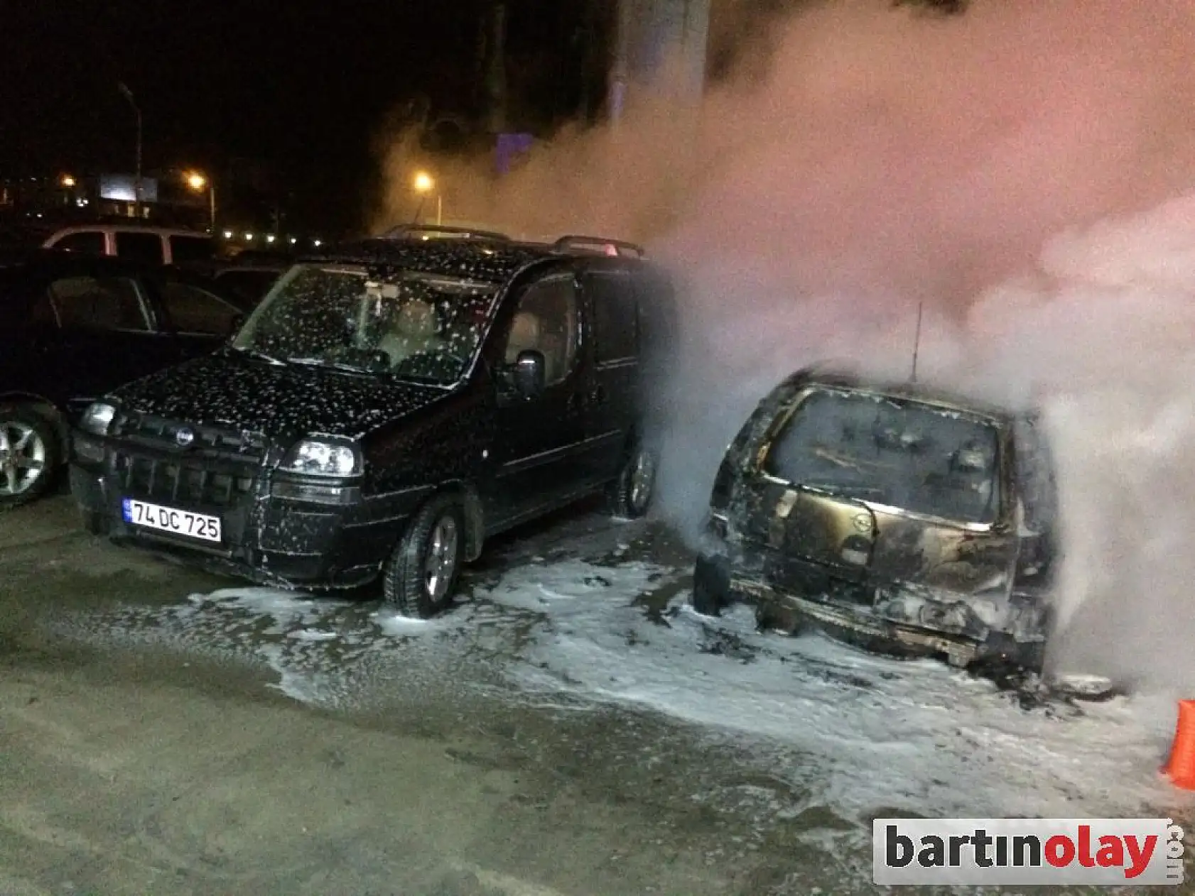 Benzin döküp ateşe verdi