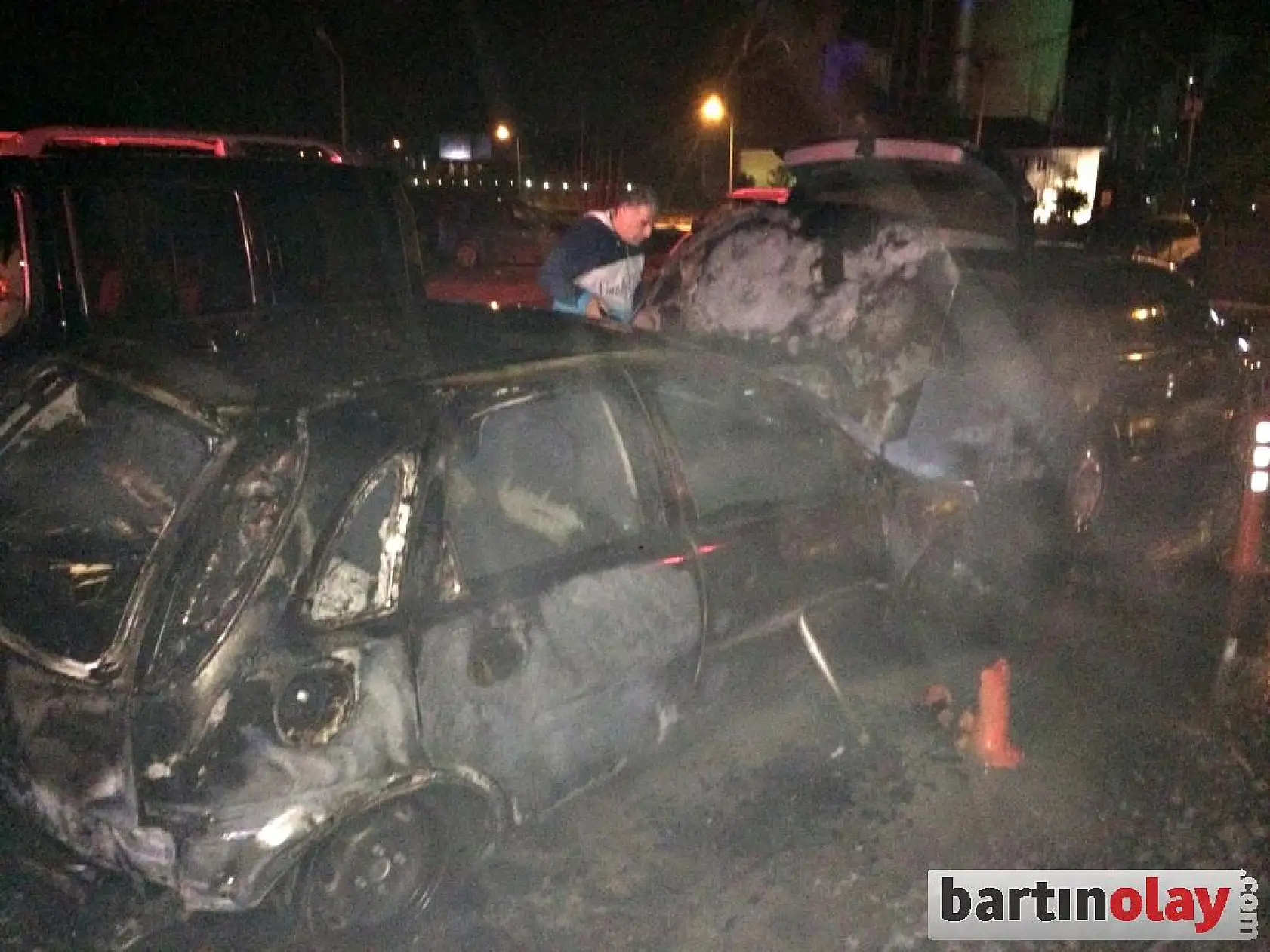 Benzin döküp ateşe verdi